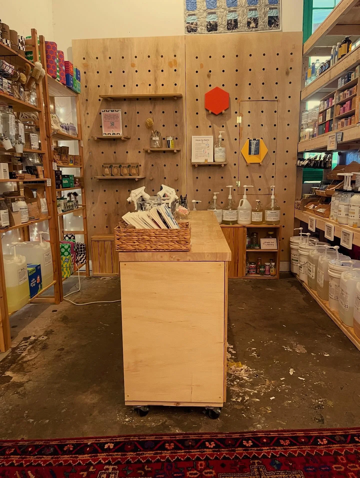 Have you checked out the new @joyfuljarra space inside @createatl in Adair Park. 🐛 Find all your organic and sustainable products including @squeakygreencleaningco 

This refill-ery is a perfect replacement for Atlo which used to be located right ac