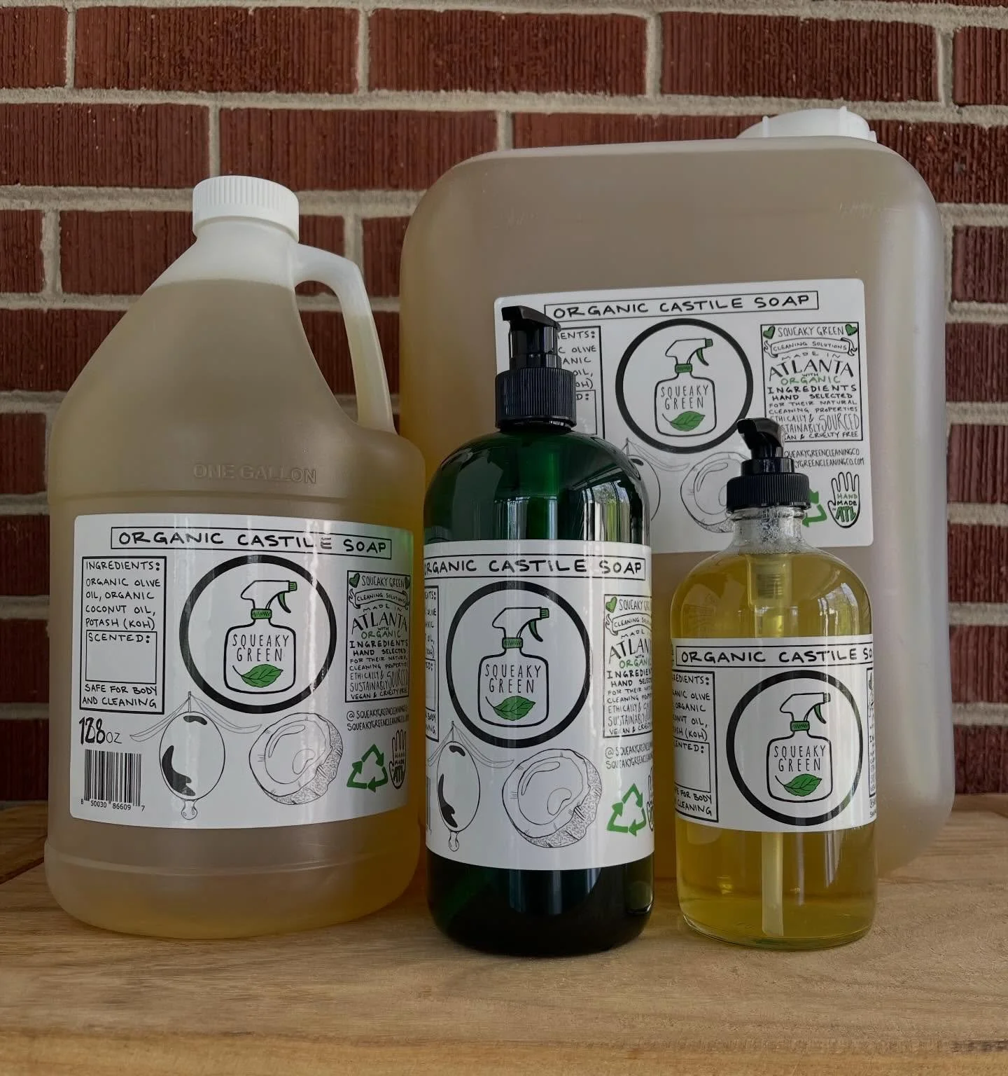 Go big or go home - meet us at the Grant Park Farmers Market this weekend to snag bulk Castile soap! 

#farmersmarket #greencleaning #castilesoap #atlsmallbusiness #squeakygreen