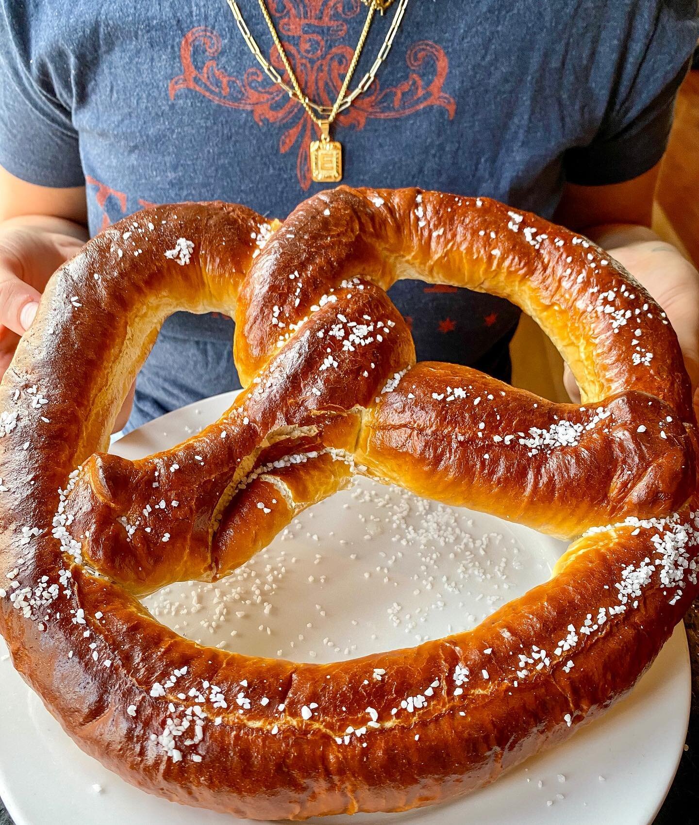 Brought back a menu favorite but it&rsquo;s bigger and better! The Big Pretzel served with a side of melted cheese 🤤
Come in today &amp; get it! Open until 10 pm!