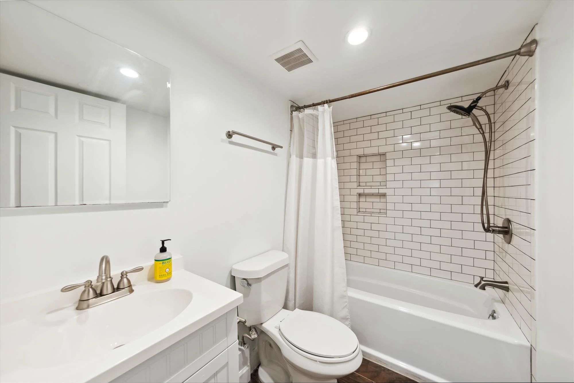 lower level-bath-_dsc3510.jpg