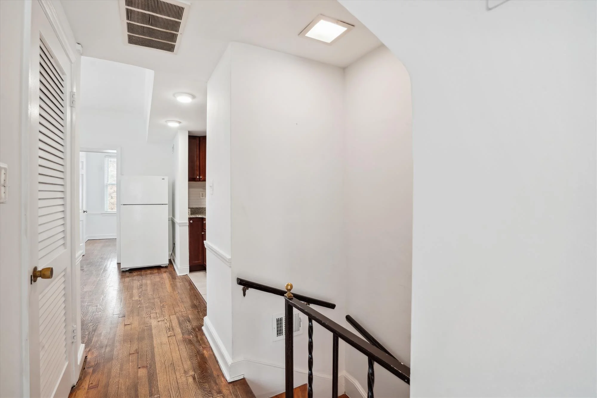 unit b-upper level-hall-_dsc0936.jpg