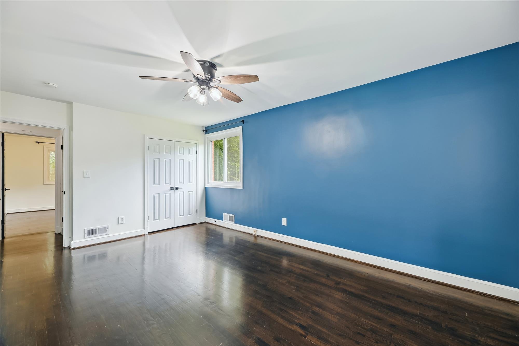 main level-primary bedroom-a9559.jpg