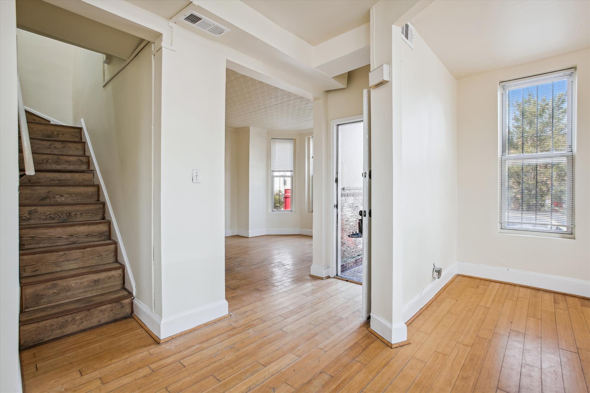 main level-foyer-_i5a9420.jpg
