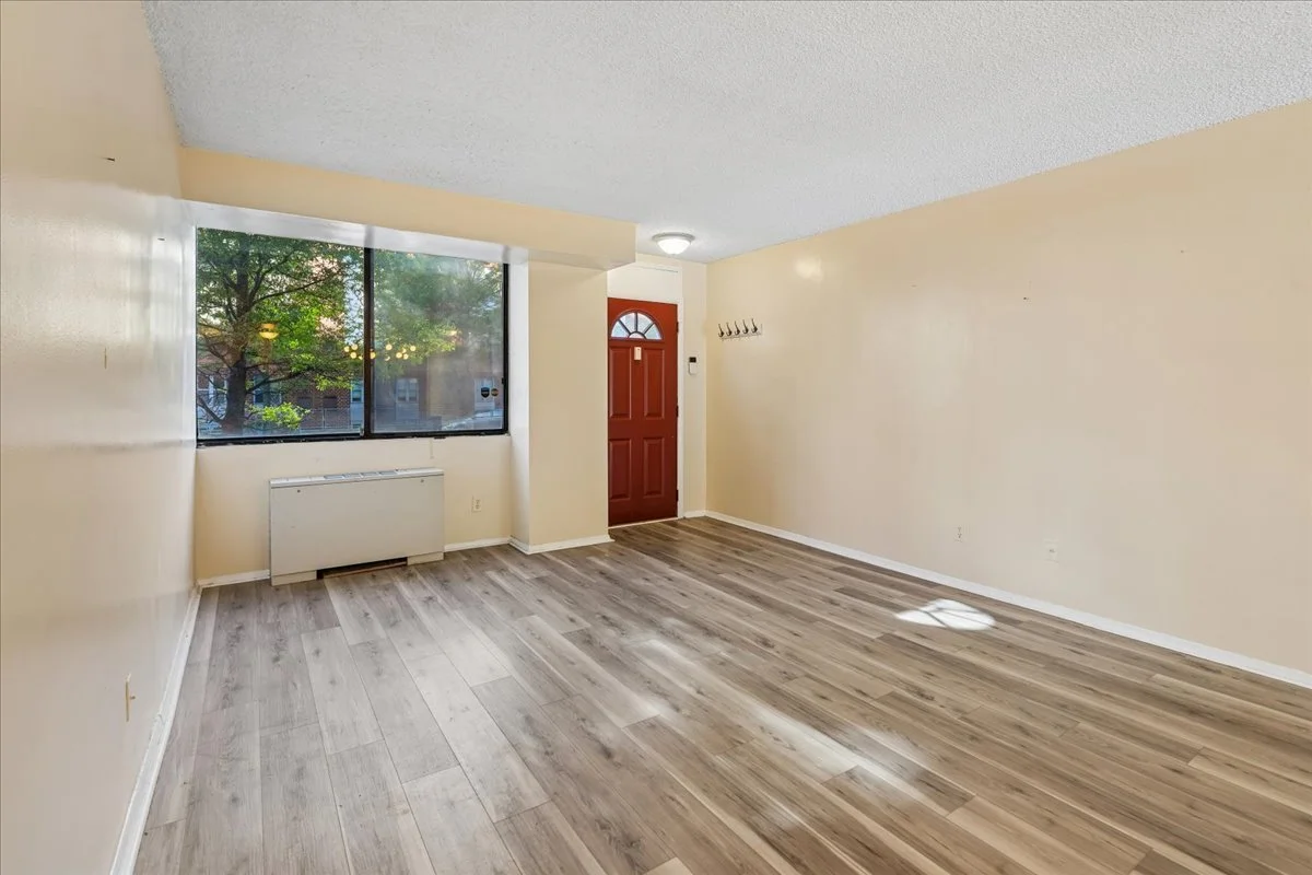 08-Living Room.jpg