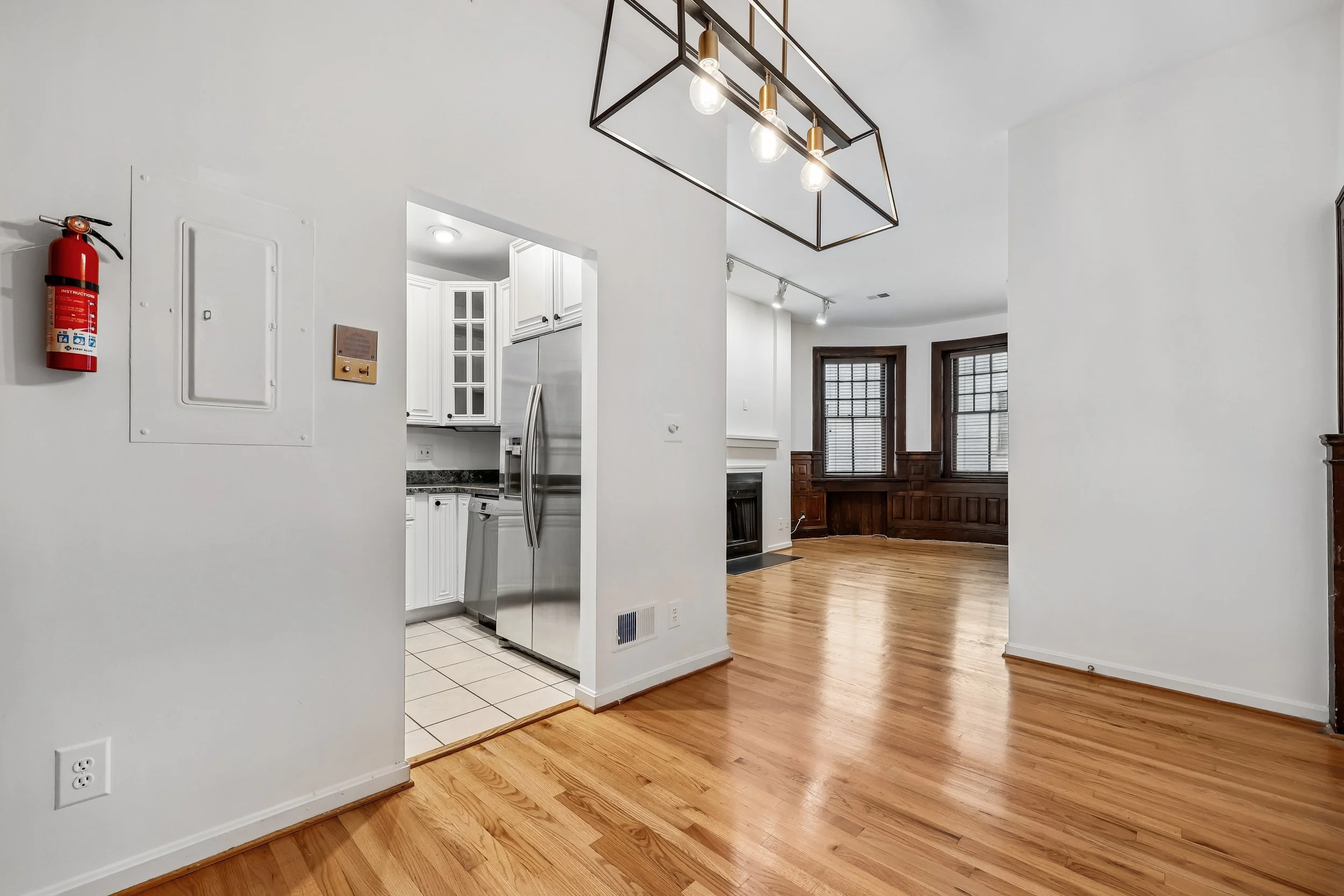 05-Dining Room.jpg