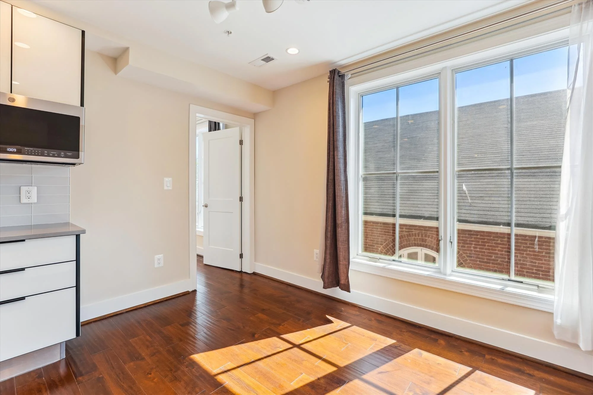 main level-living room-613a5658.jpg