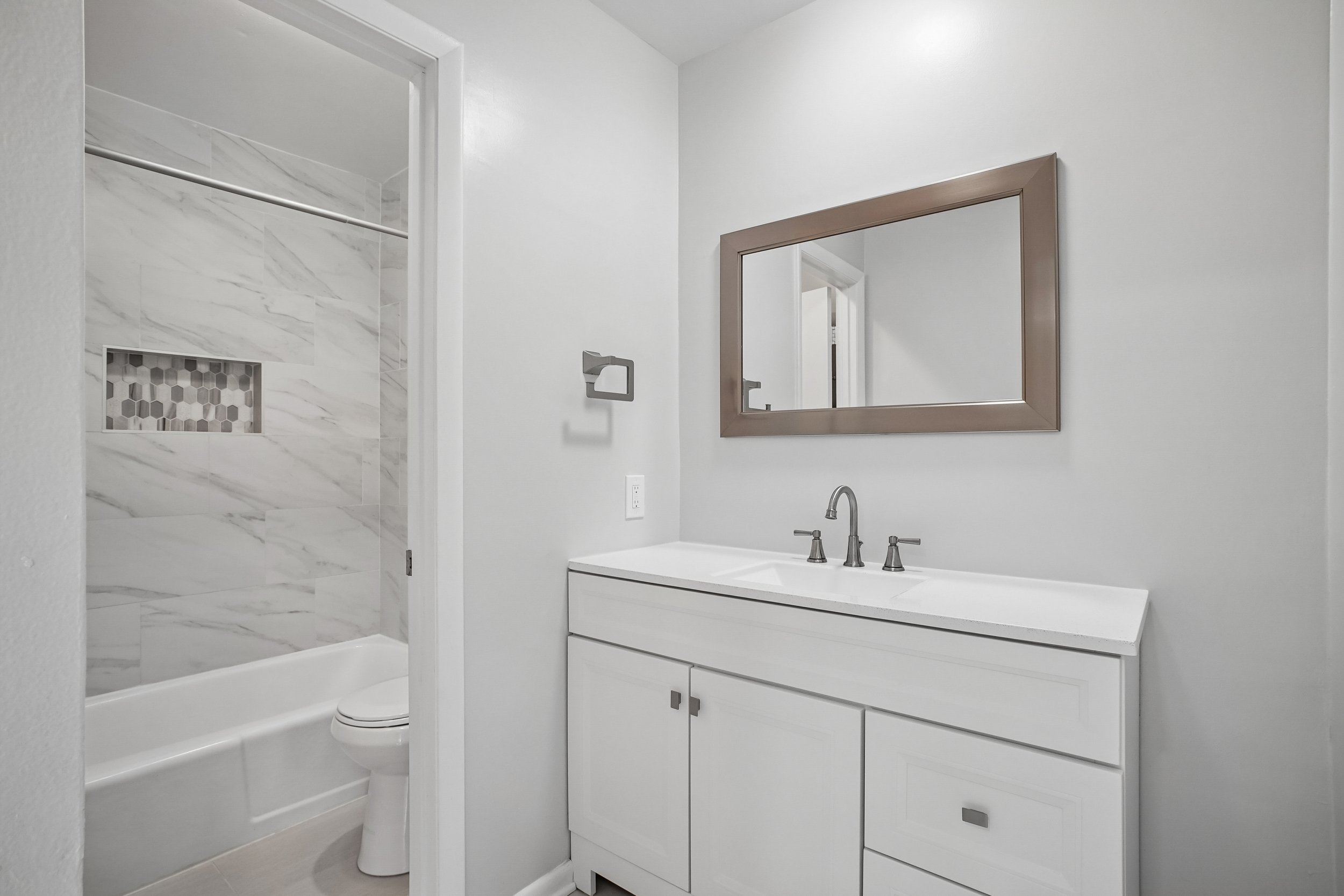 25-Primary Bath.jpg