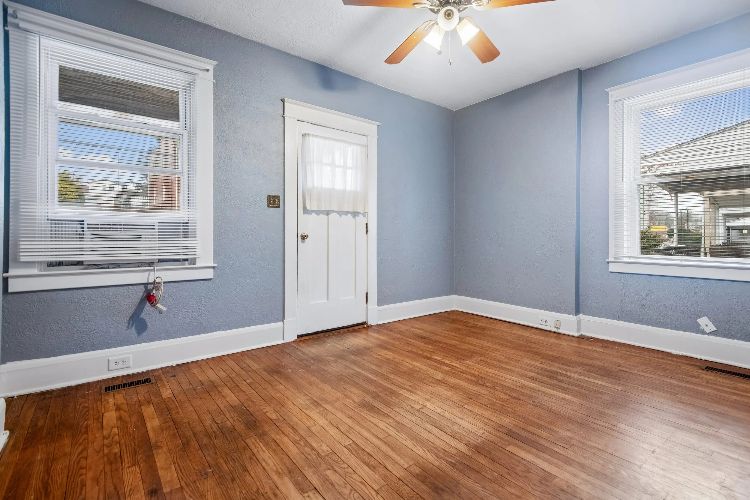 07-Living Room.jpg