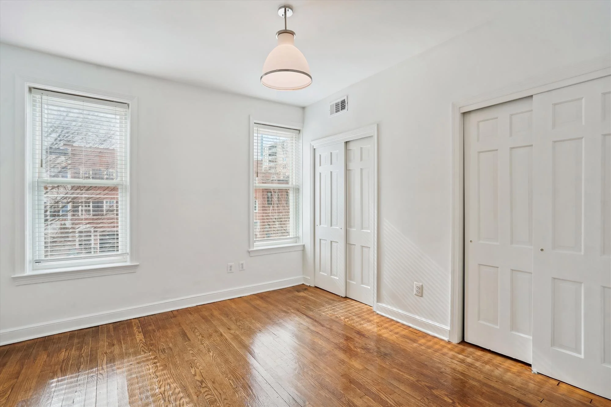 unit b-upper level-bedroom-_dsc0916.jpg