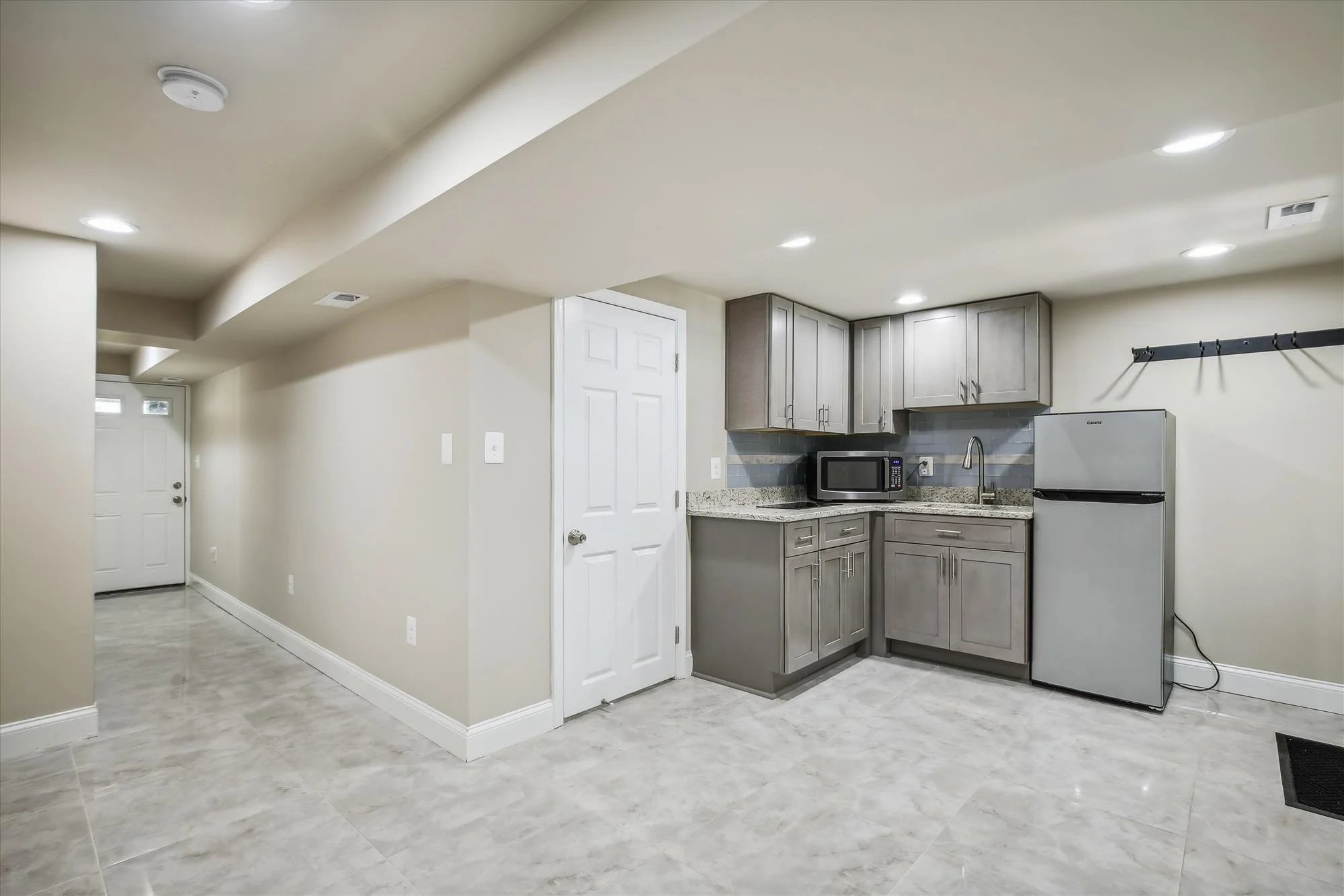 lower level-kitchen-_mg_7297.jpg