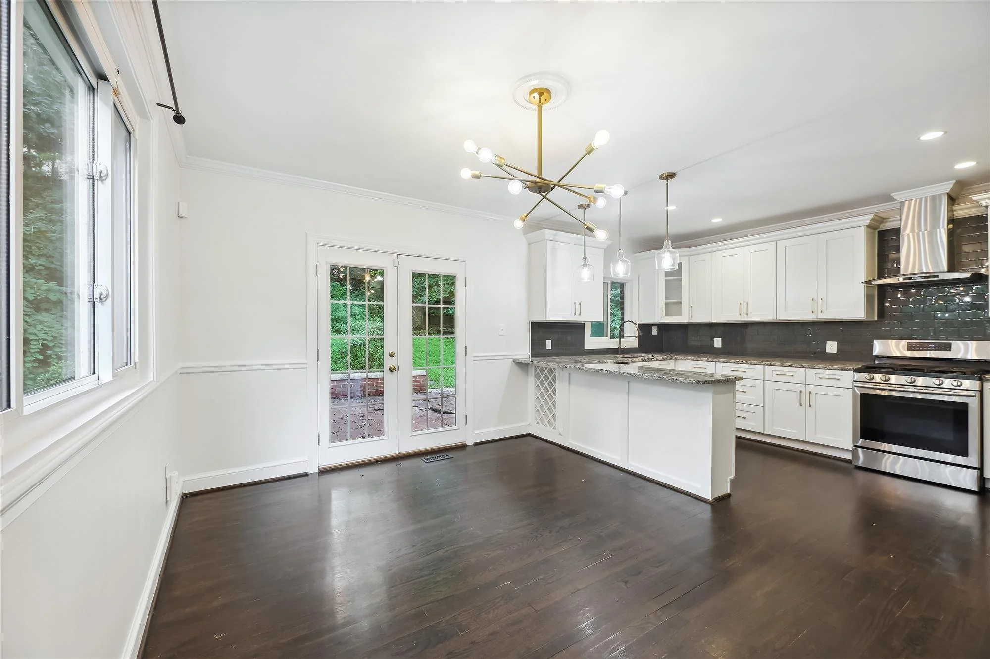 main level-dining area-a9479.jpg