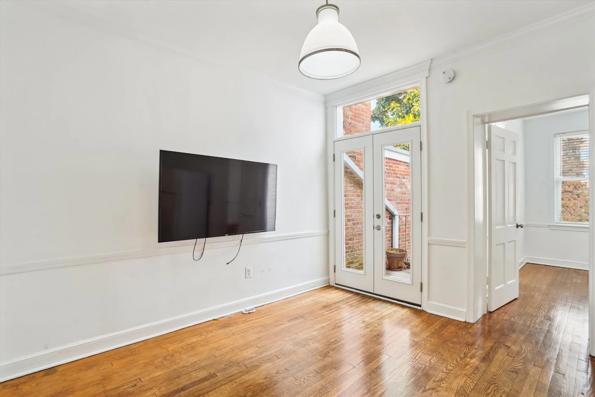 unit b-upper level-living room-_dsc0966.jpg