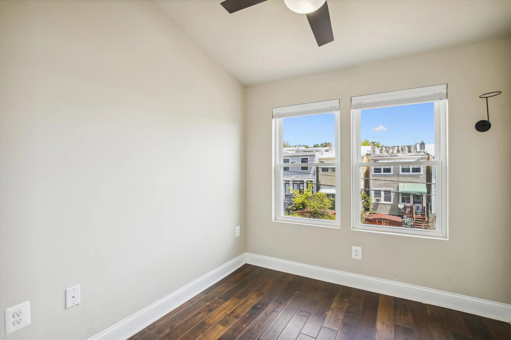 upper level-bedroom-_mg_7170.jpg