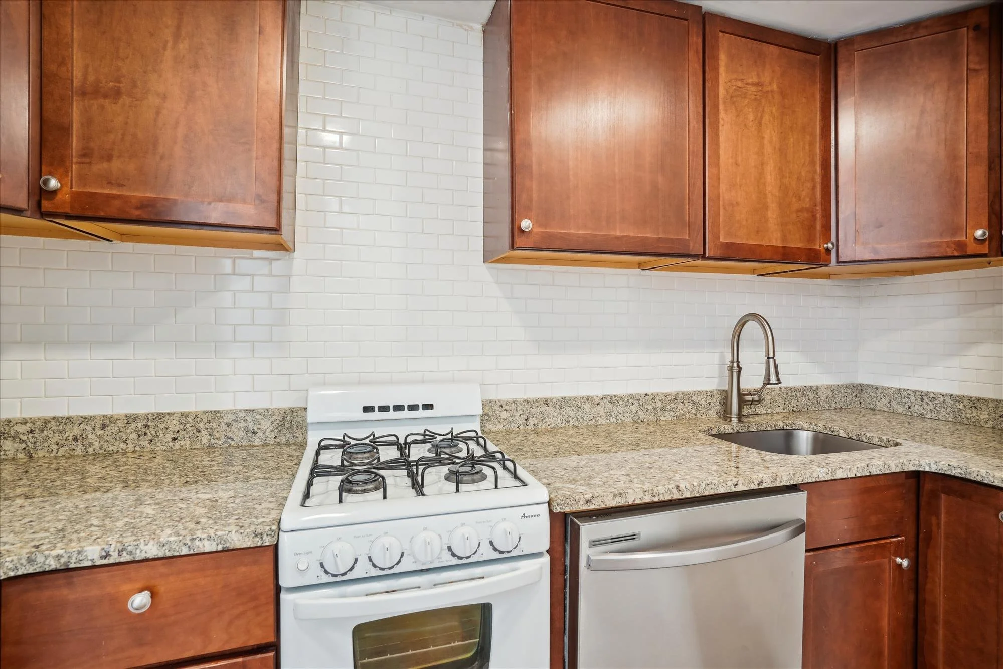 unit b-upper level-kitchen-_dsc0956.jpg