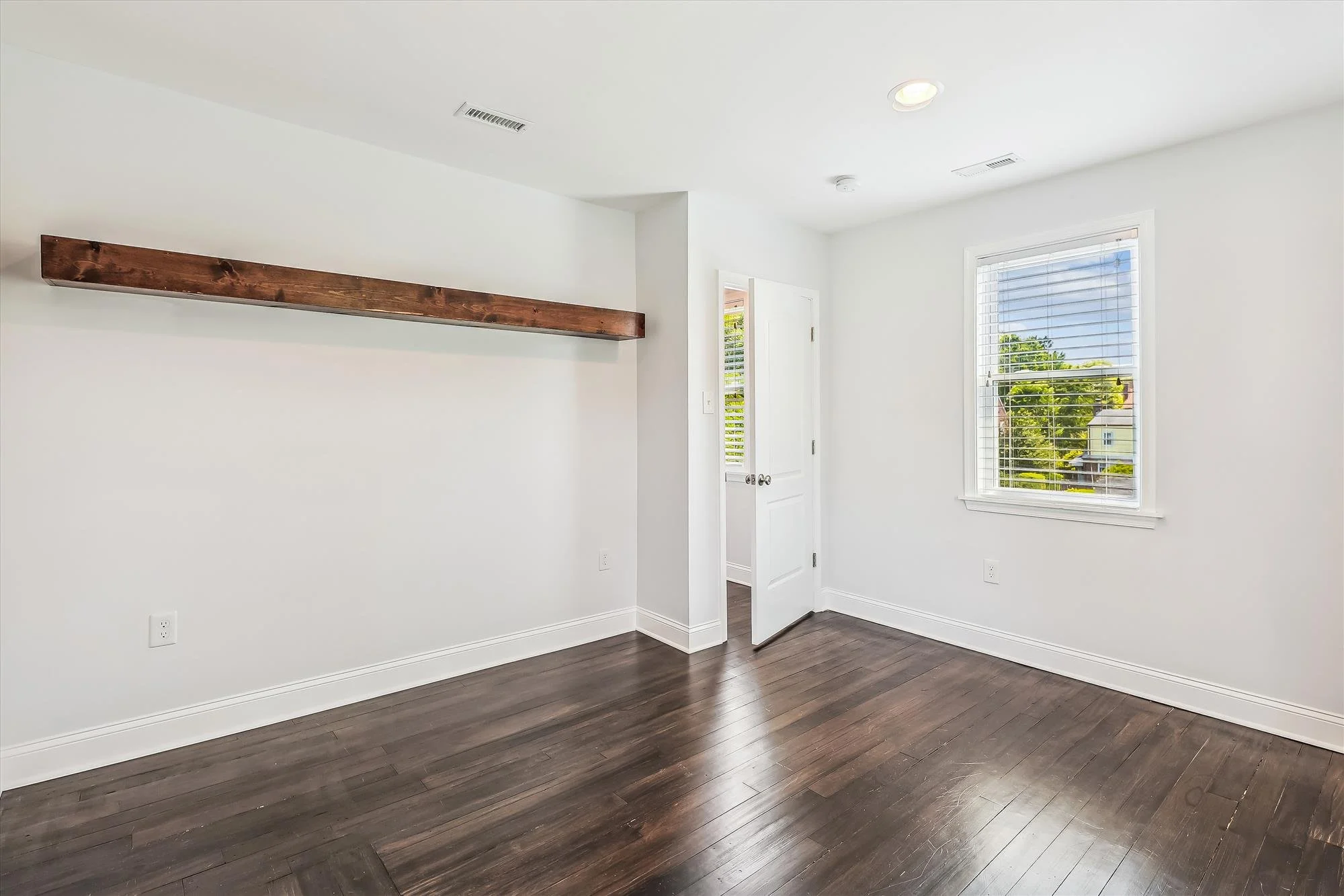 upper level-primary bedroom-a2900.jpg