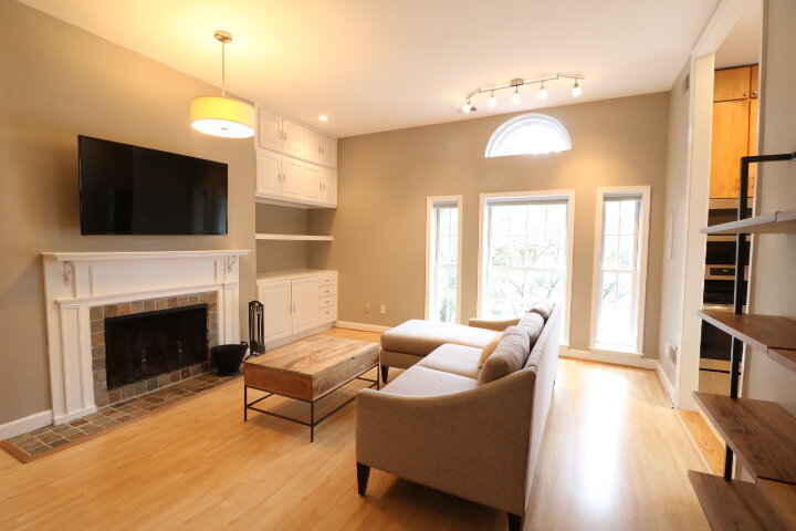 Living room view of 1515 16th St NW, Unit 2A