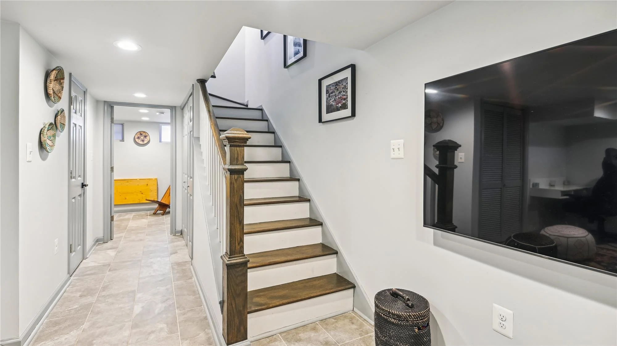 lower level-recreation room-_dsc3156.jpg