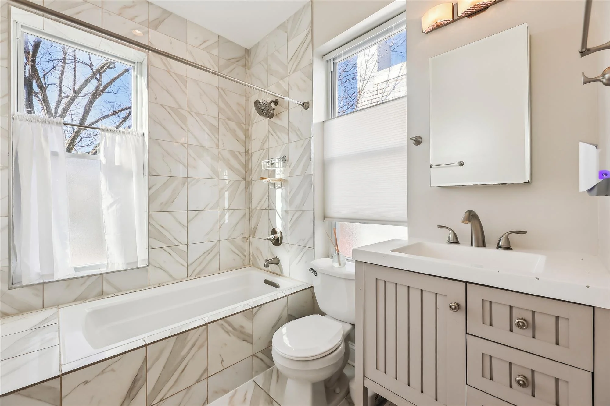upper level-primary bath-a1906.jpg