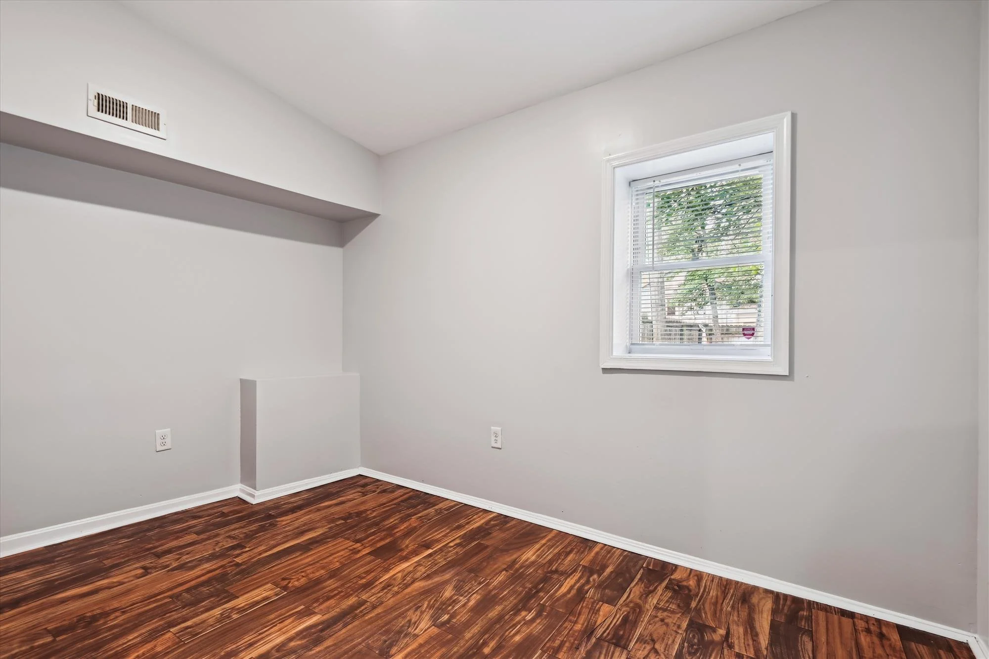 main level-bedroom 2-_dsc1348.jpg