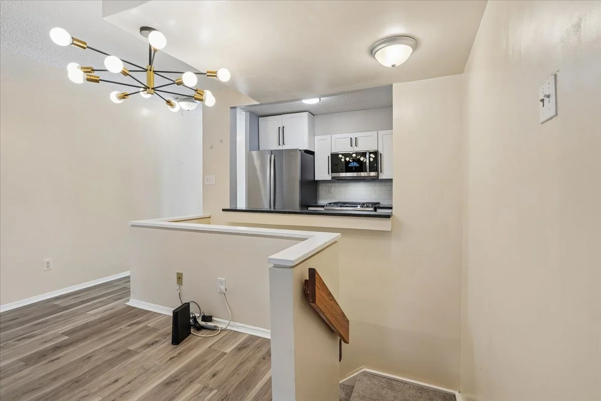 09-Dining Area.jpg