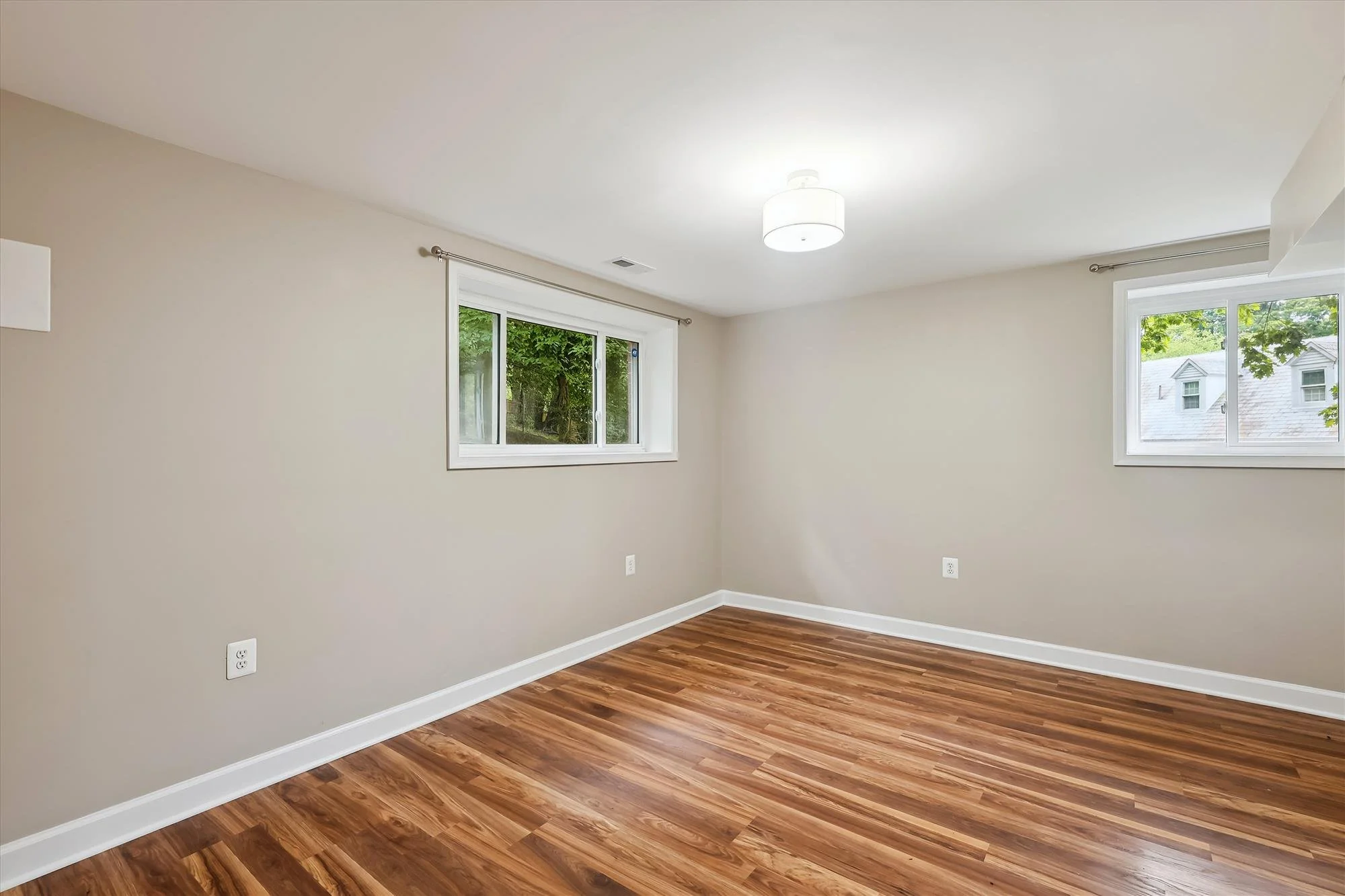 lower level-bedroom 4-a9579.jpg