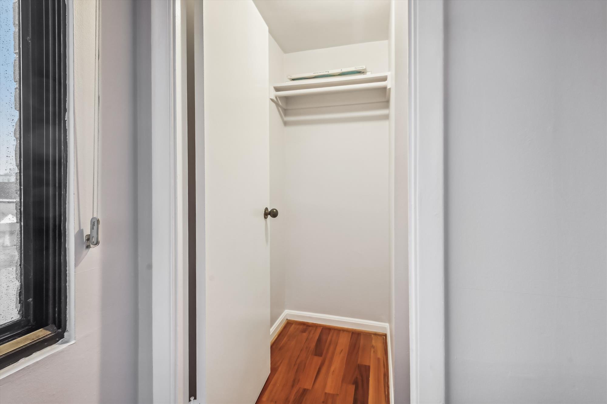 upper level-walk in closet-_dsc7199.jpg