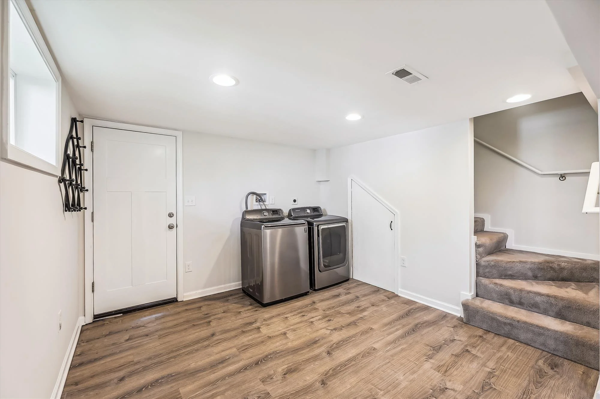 lower level-laundry-a2930.jpg