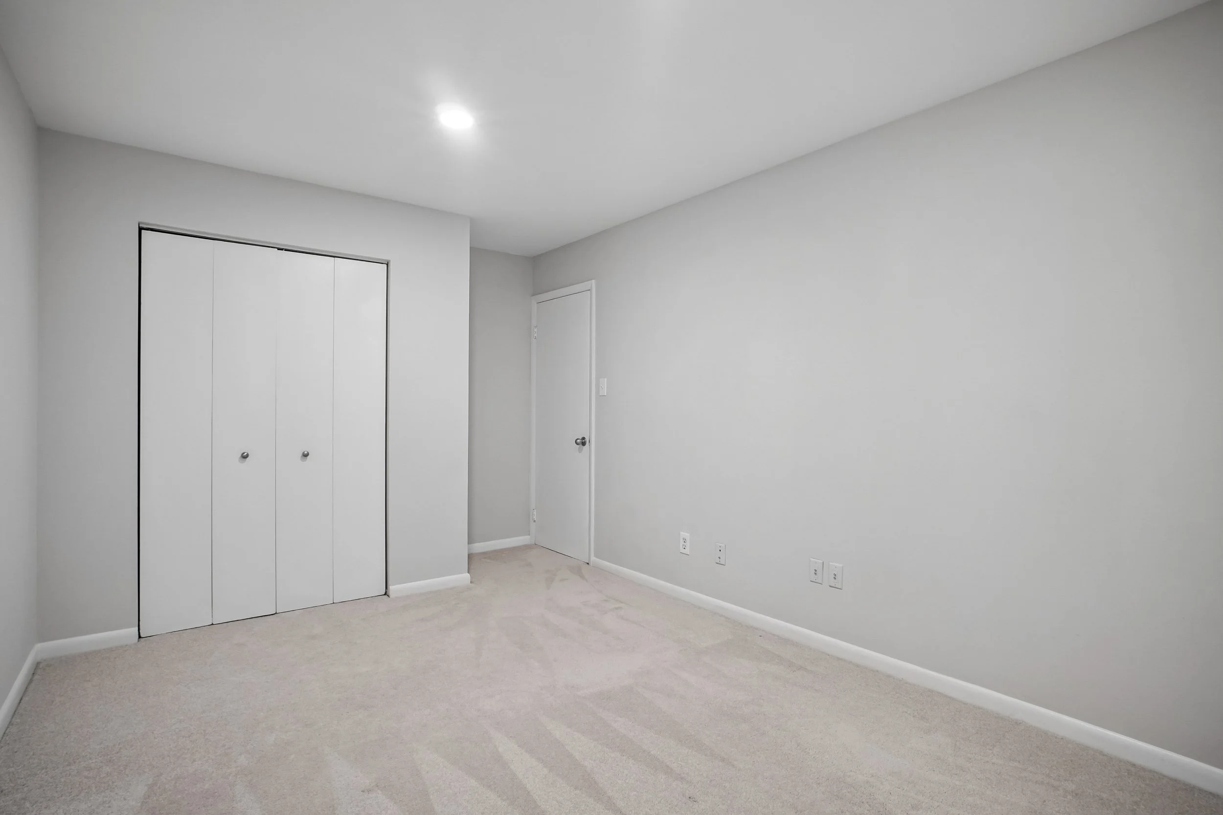 32-Bedroom.jpg