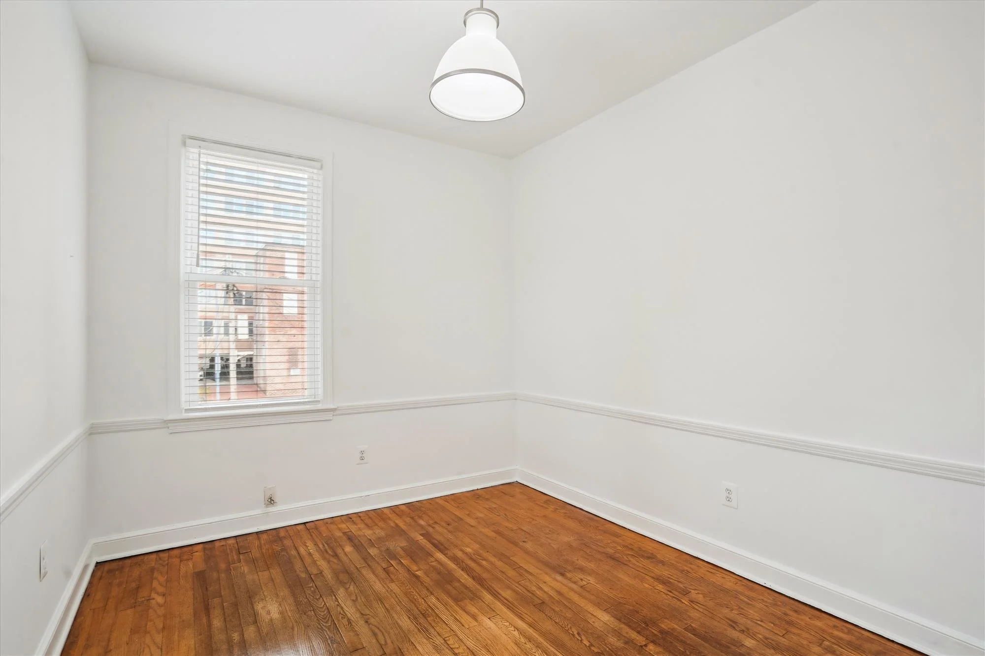 unit b-upper level-bedroom-_dsc0981.jpg