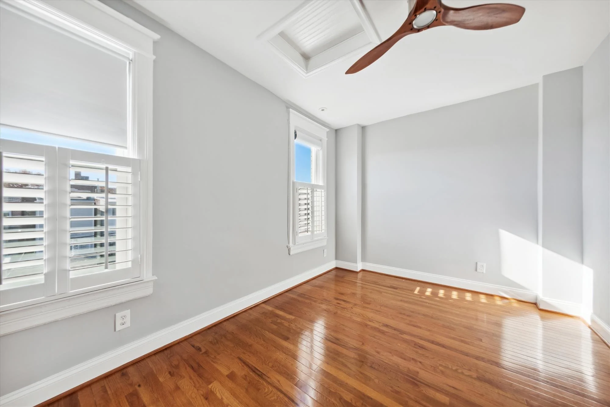 upper level-bedroom-_dsc3520.jpg