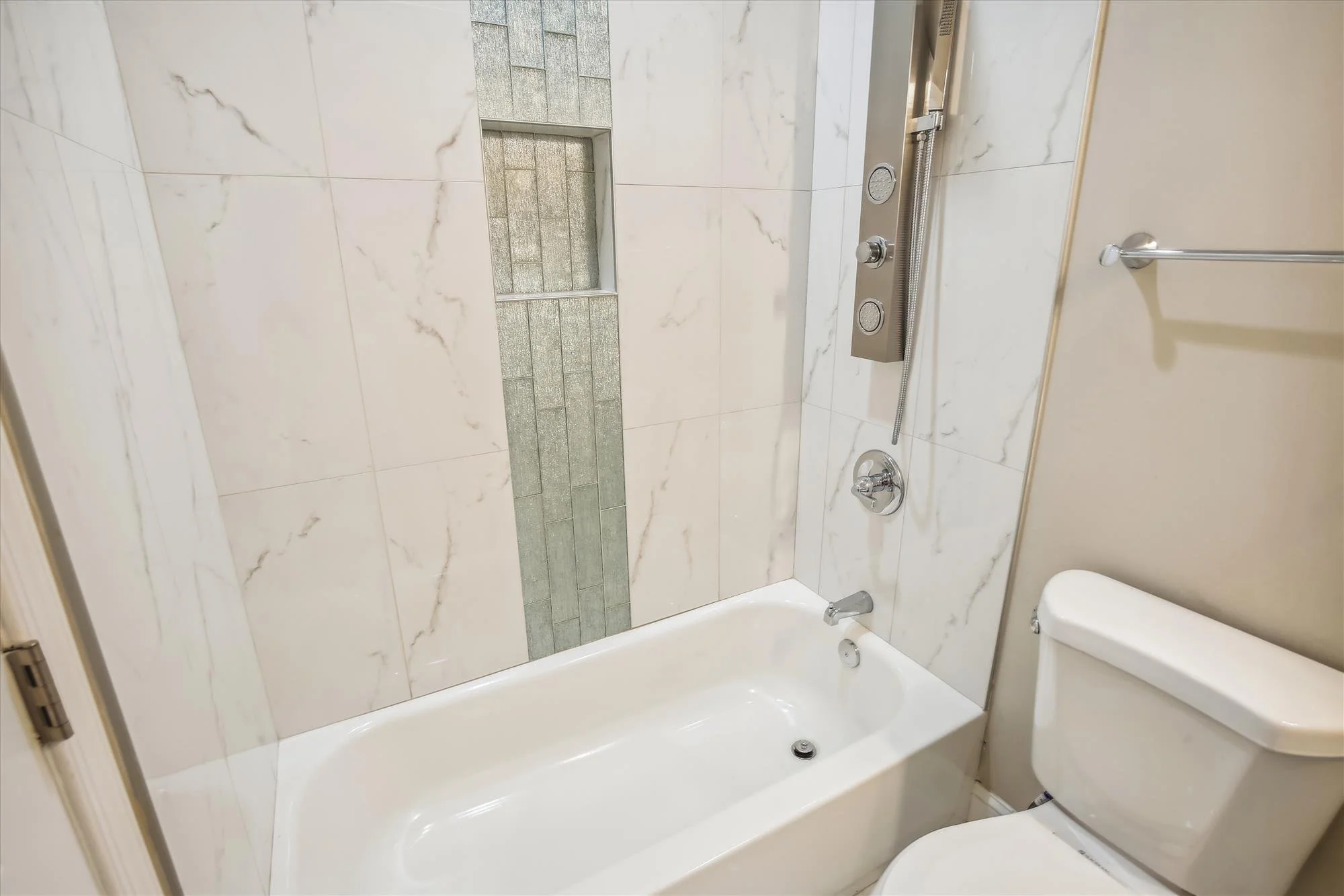 upper level-bath-_mg_7220.jpg