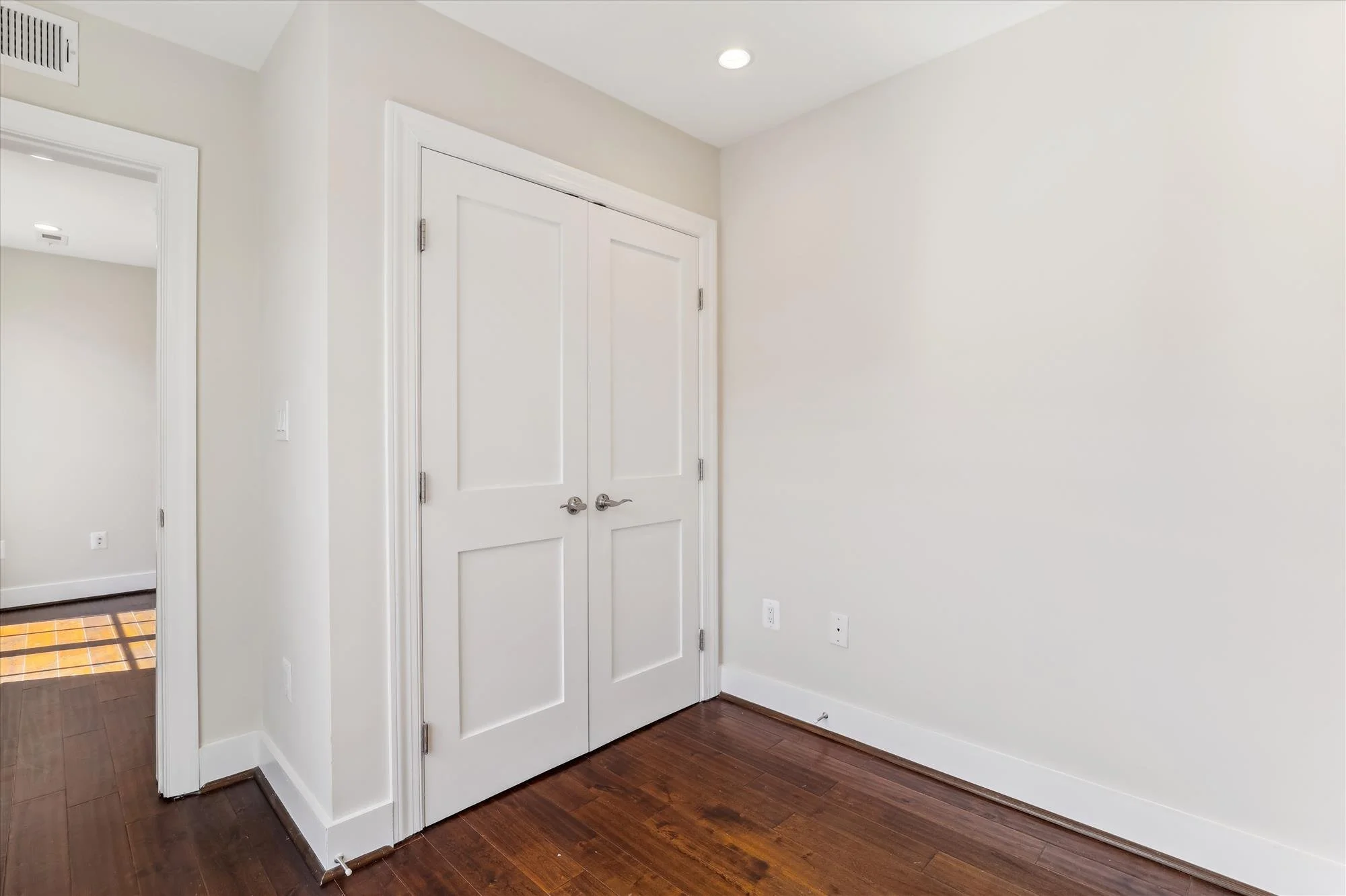 main level-bedroom 2-613a5693.jpg