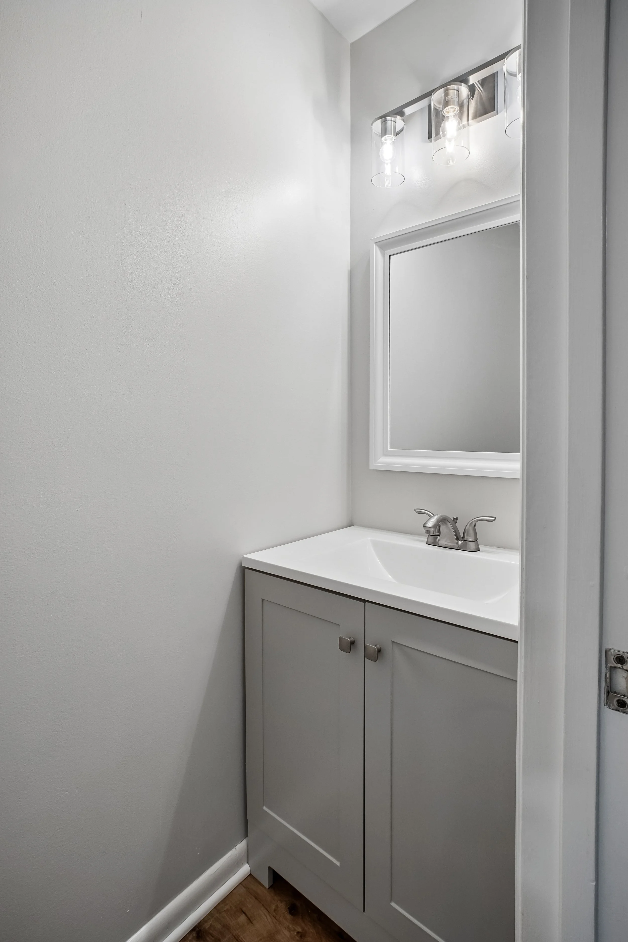 20-Powder Room.jpg
