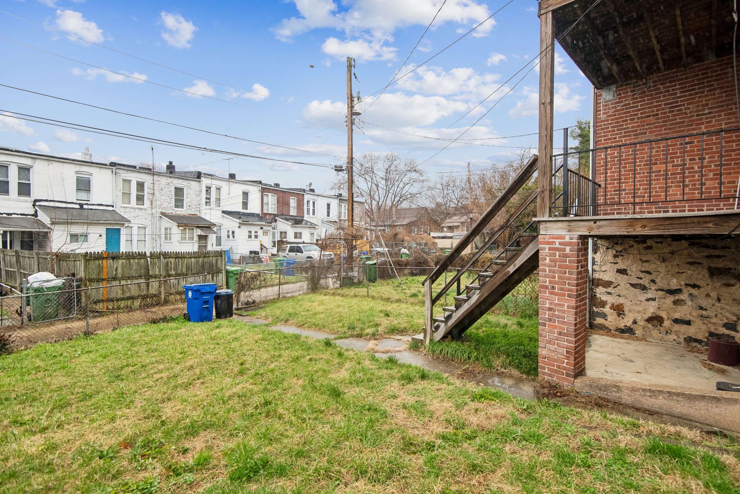 05-Back Yard.jpg