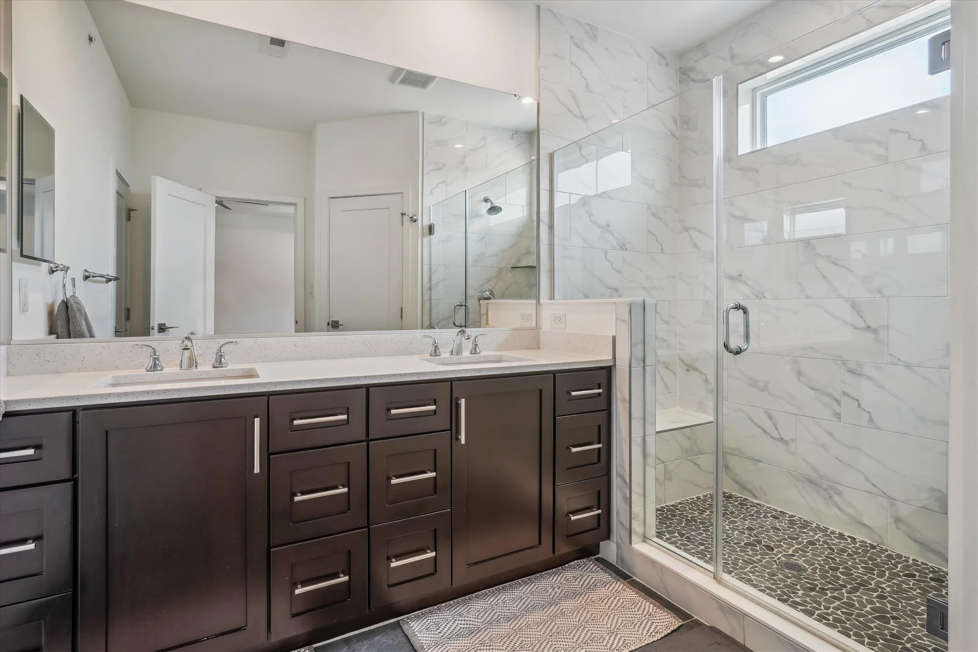 upper level-primary bath-_glm0076.jpg