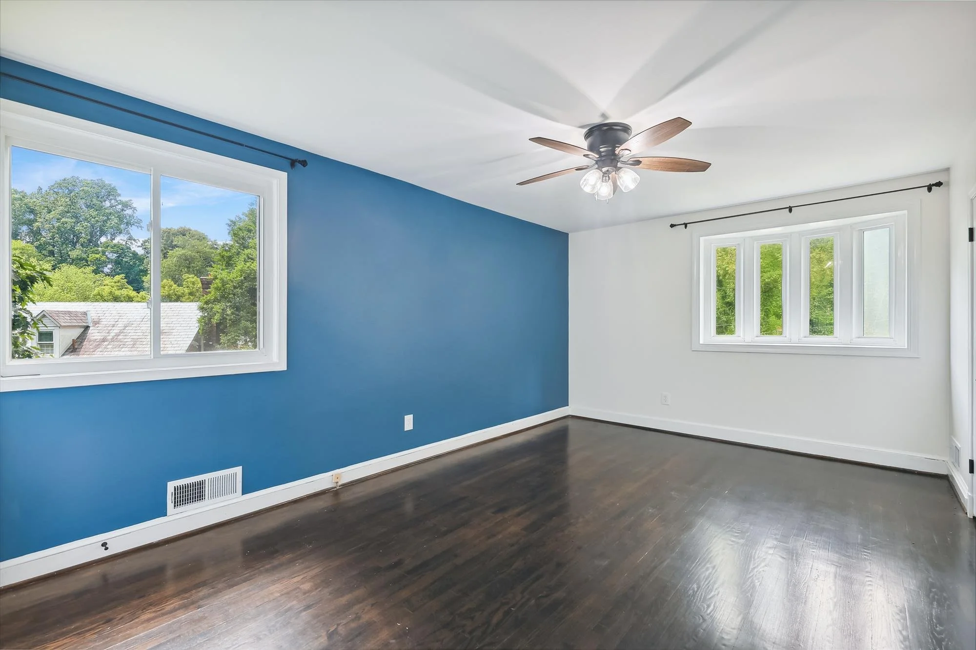main level-primary bedroom-a9549.jpg