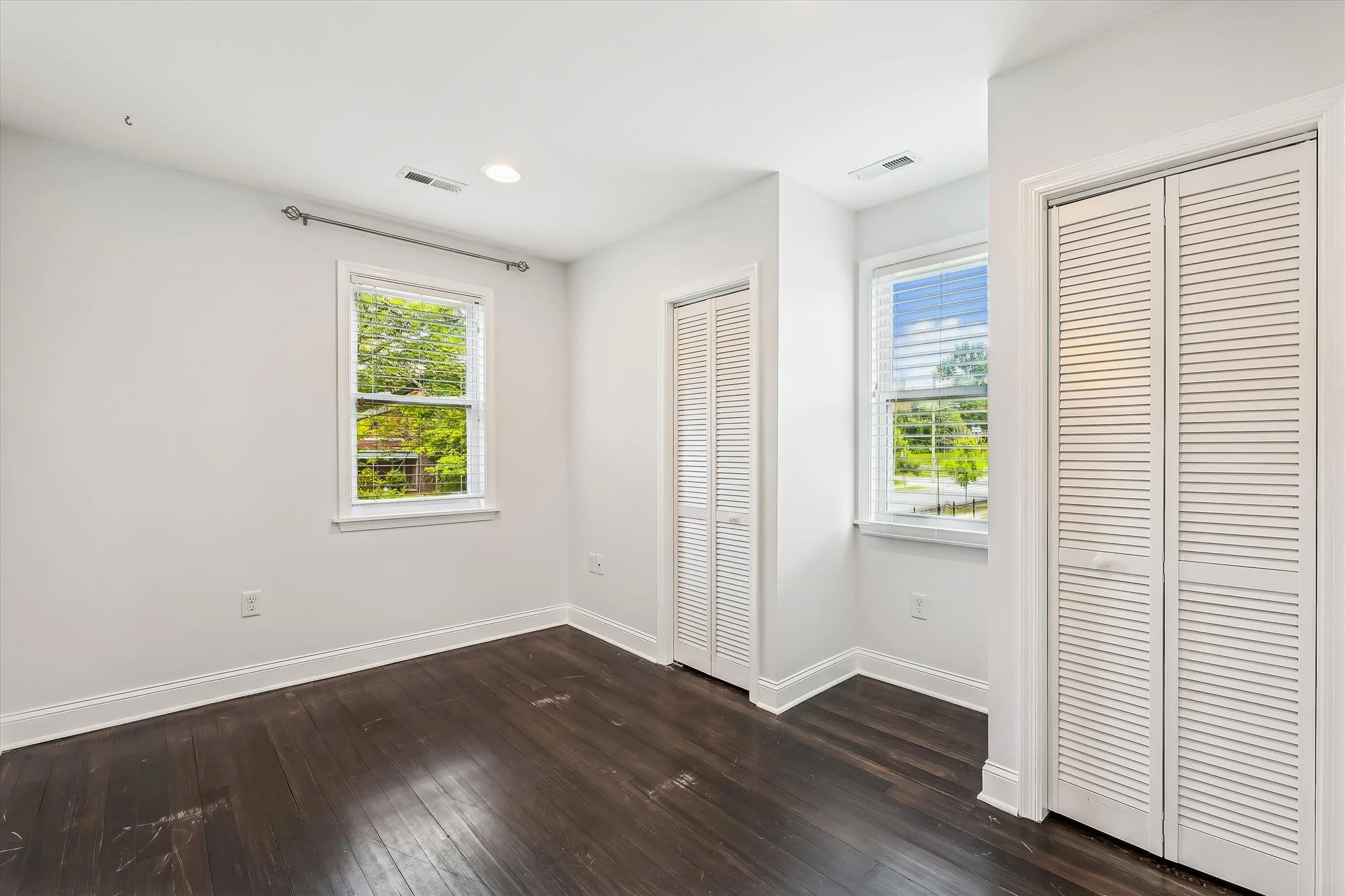 upper level-bedroom-a2915.jpg