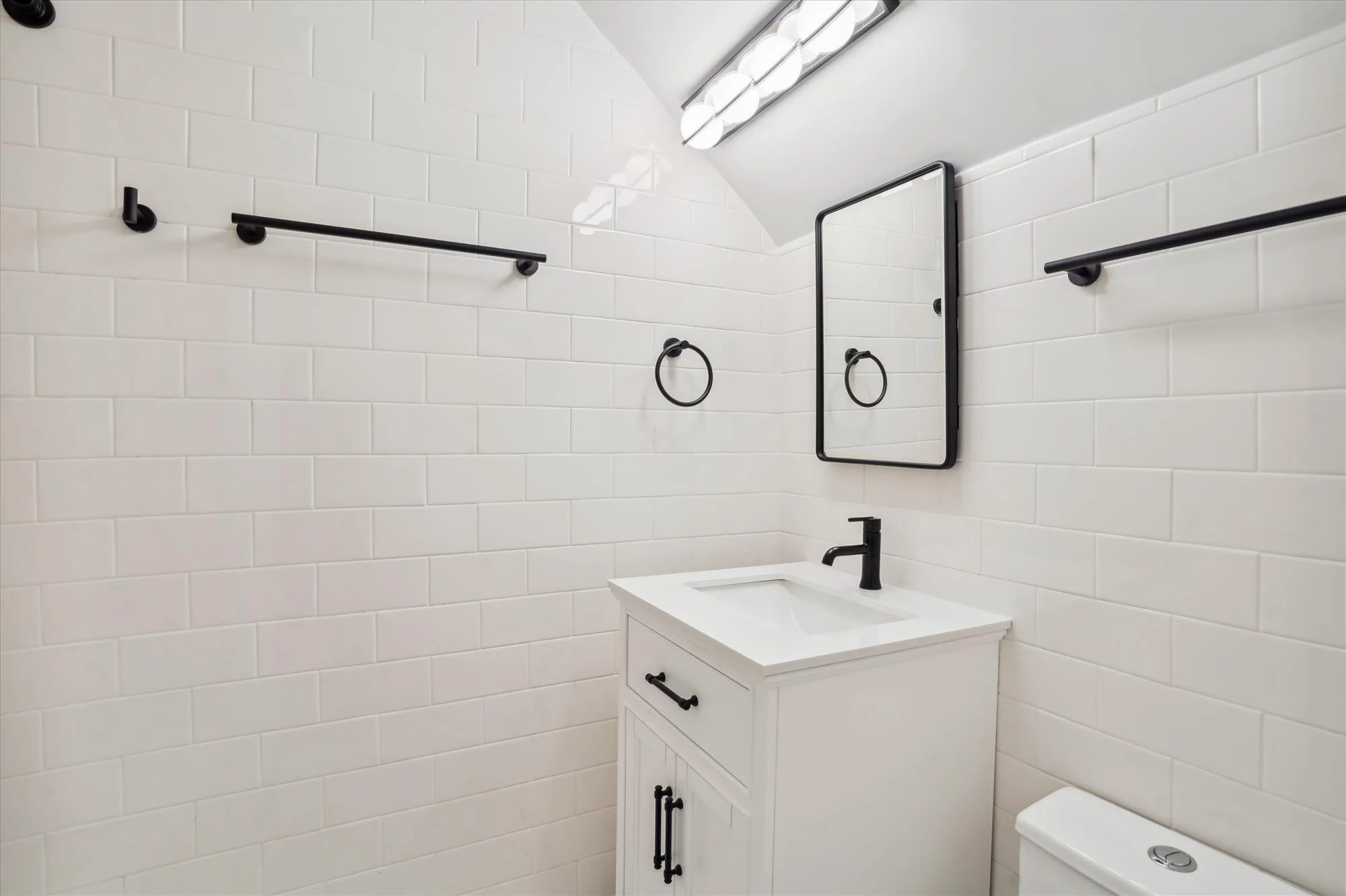 unit a-main level-bath-_dsc1041.jpg