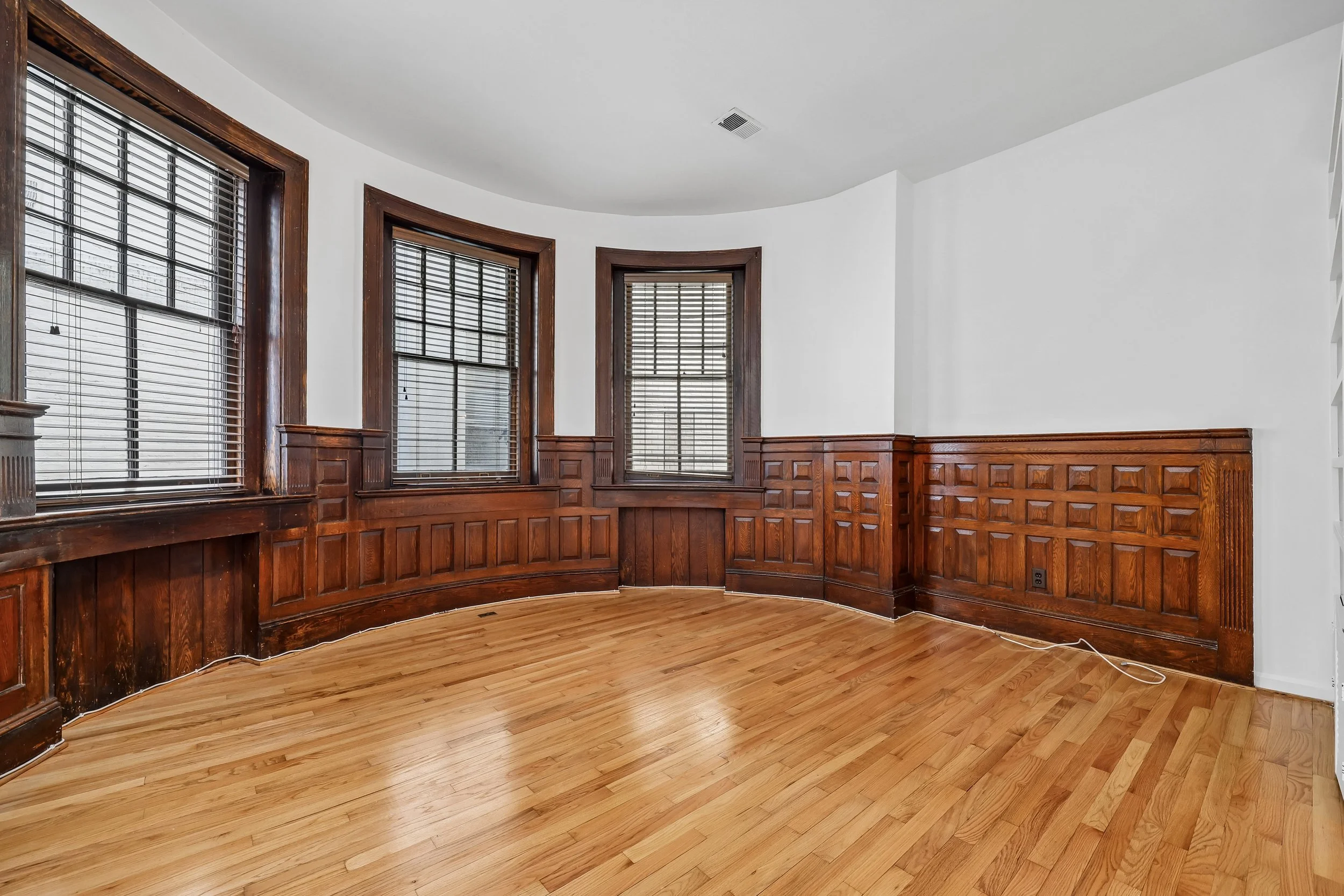 07-Living Room.jpg