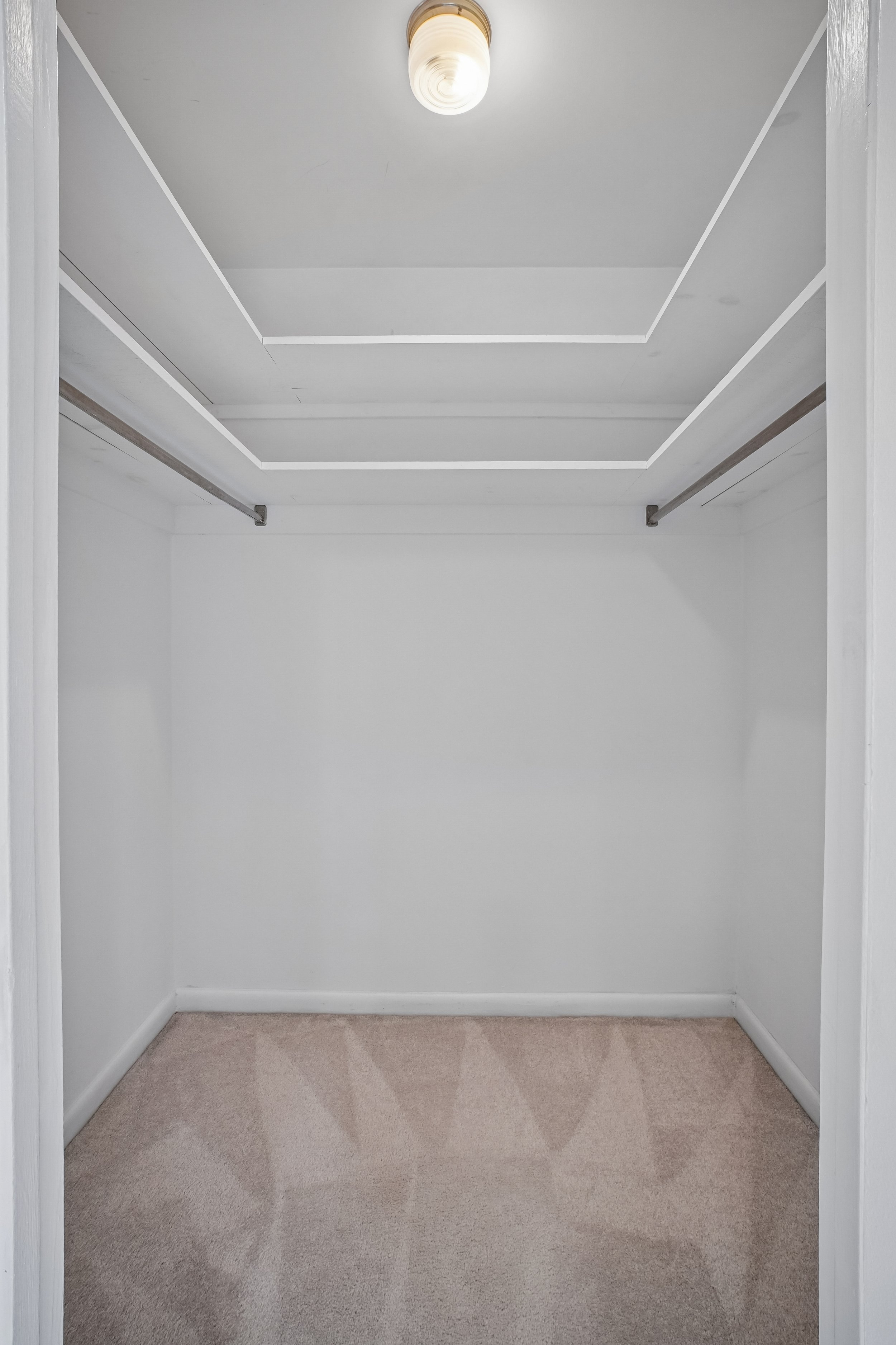 24-Closet.jpg
