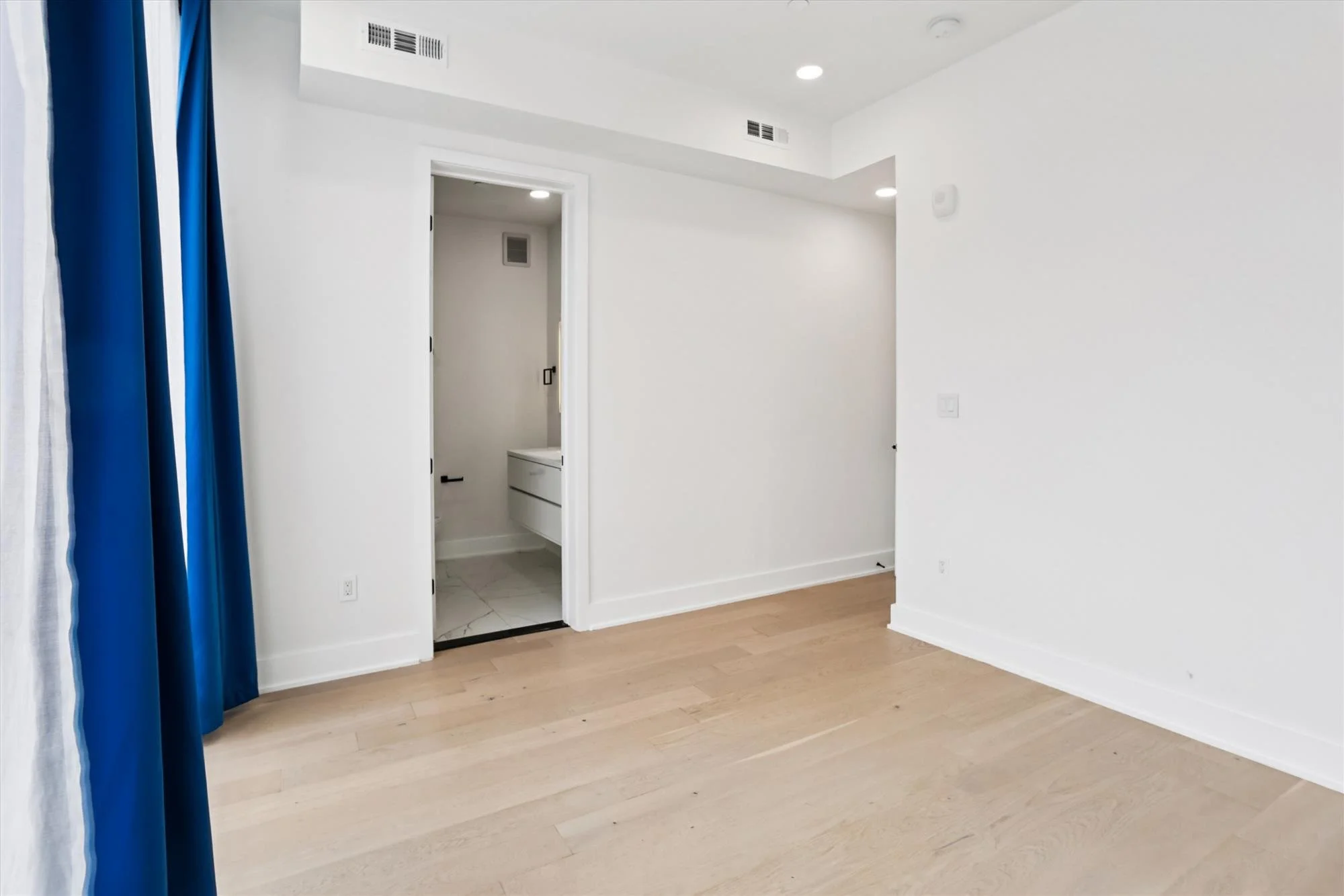 interiors-primary bedroom-_mg_4673.jpg