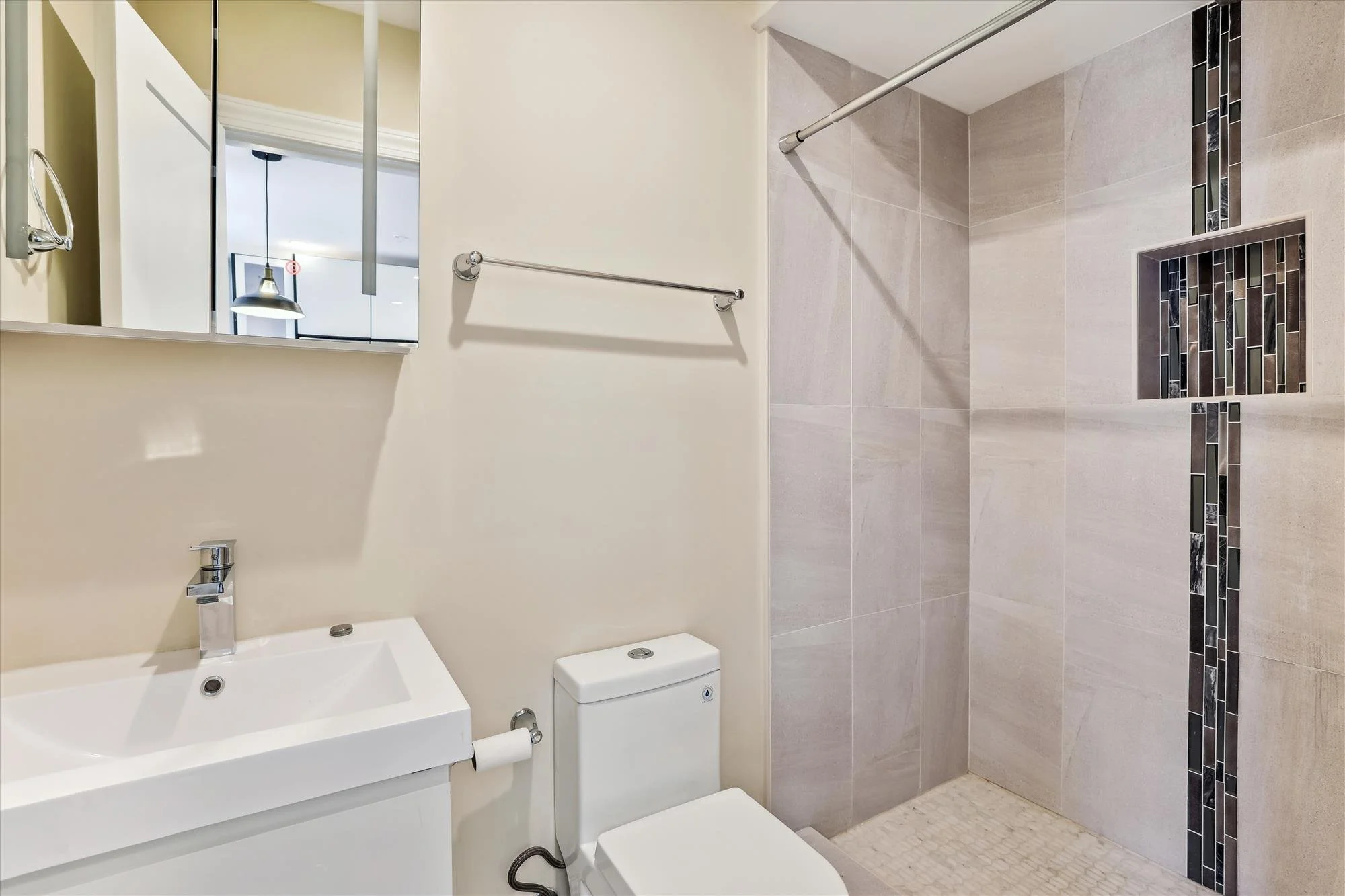 main level-bath-613a5703.jpg