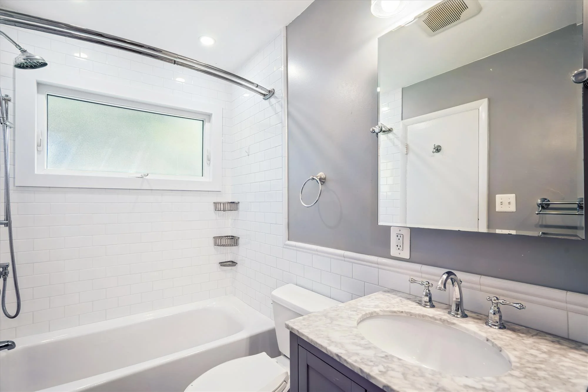 interiors-primary bath-dsc05928.jpg