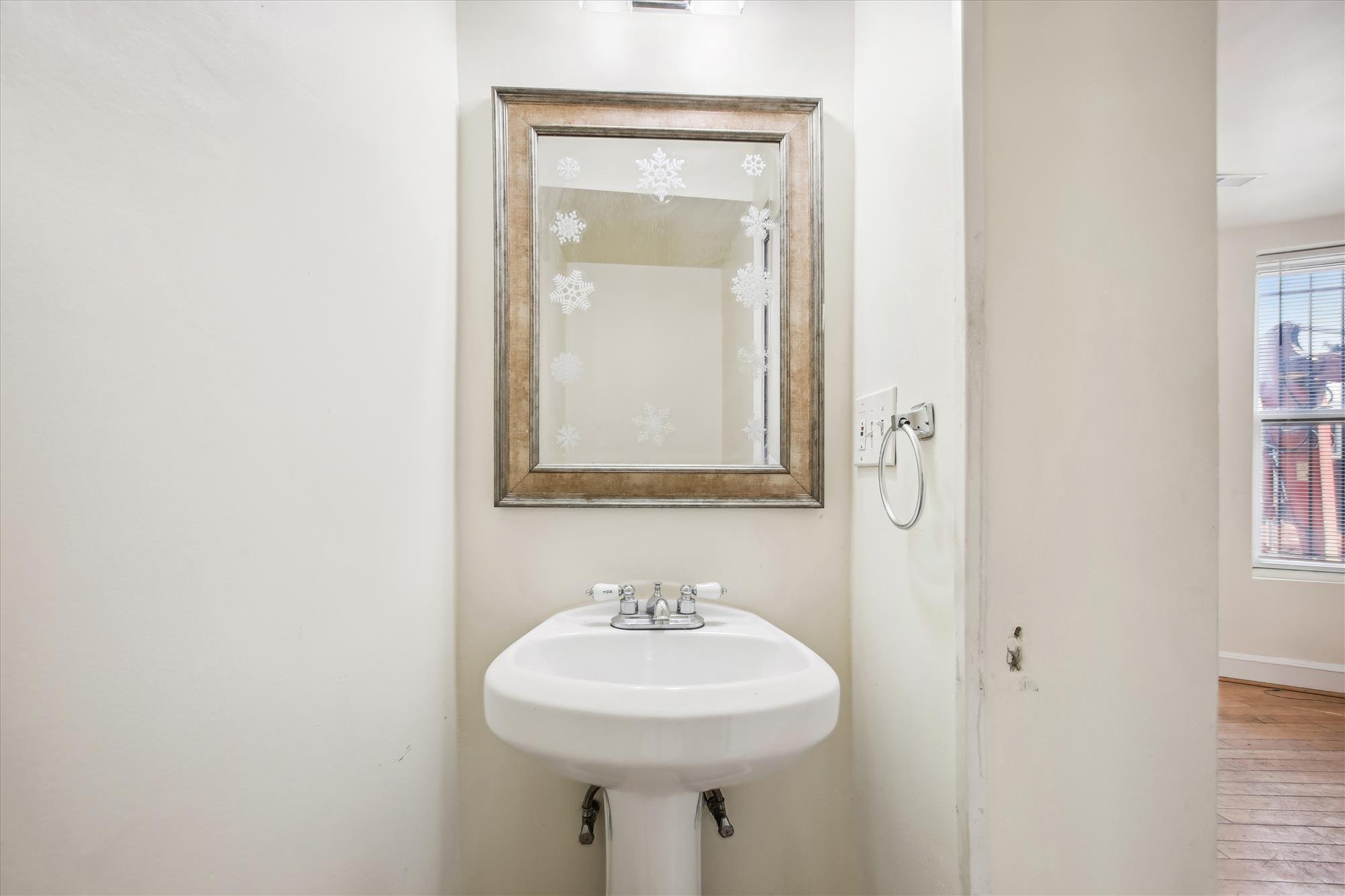 main level-powder room-_i5a9460.jpg