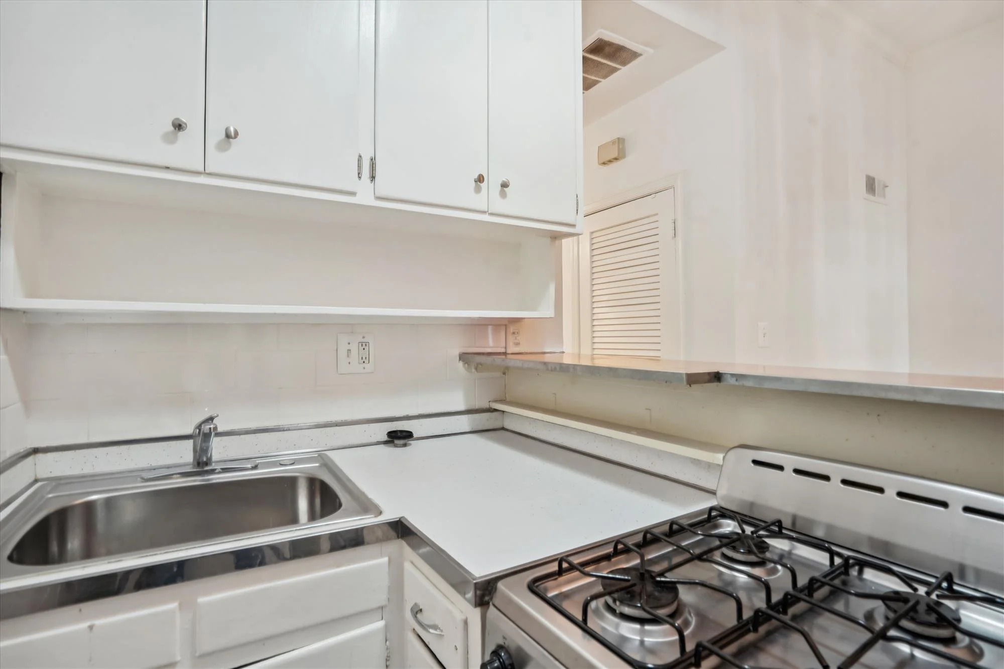 unit a-main level-kitchen-_dsc1076.jpg