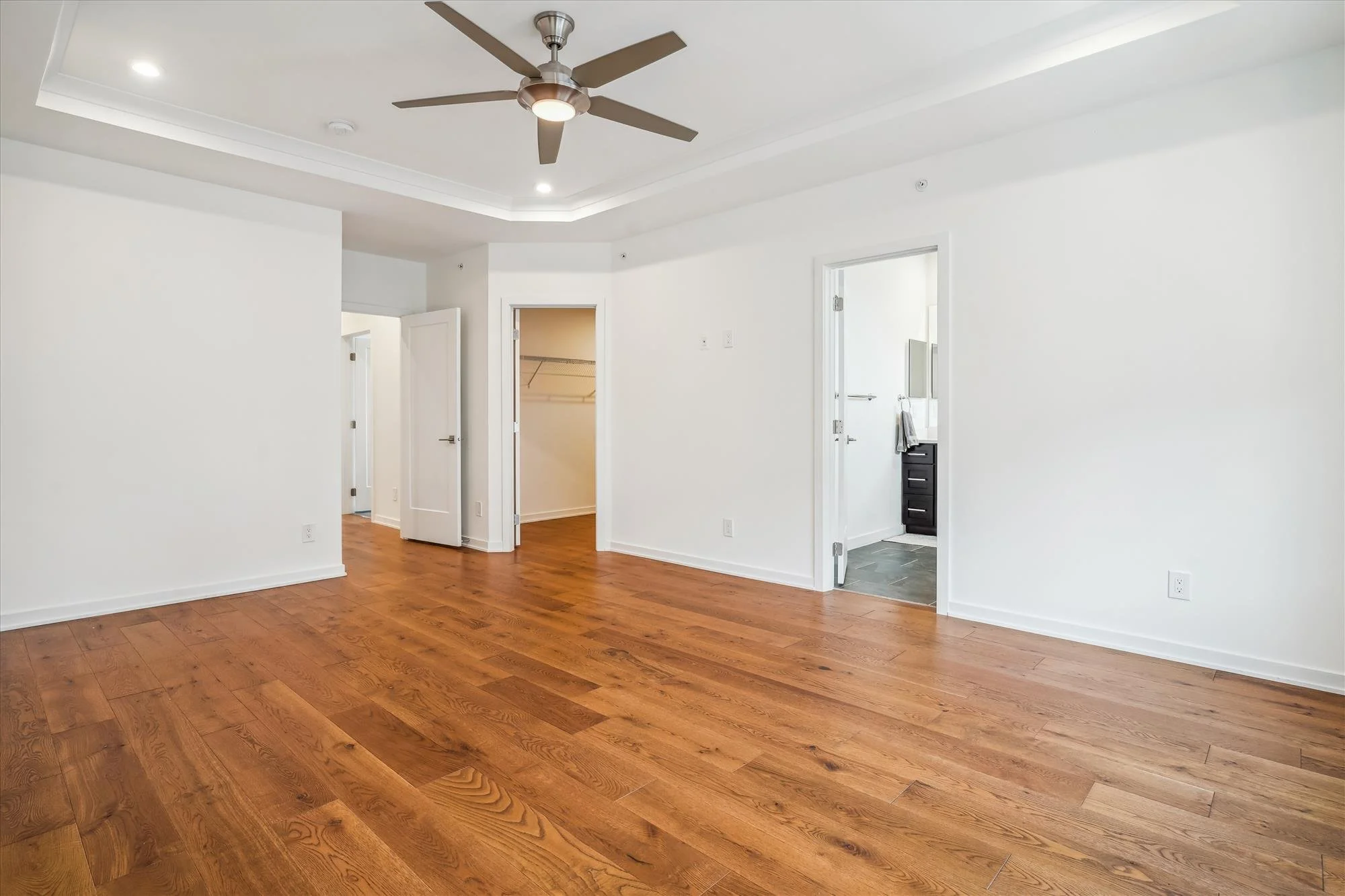 upper level-primary bedroom-_glm0056.jpg