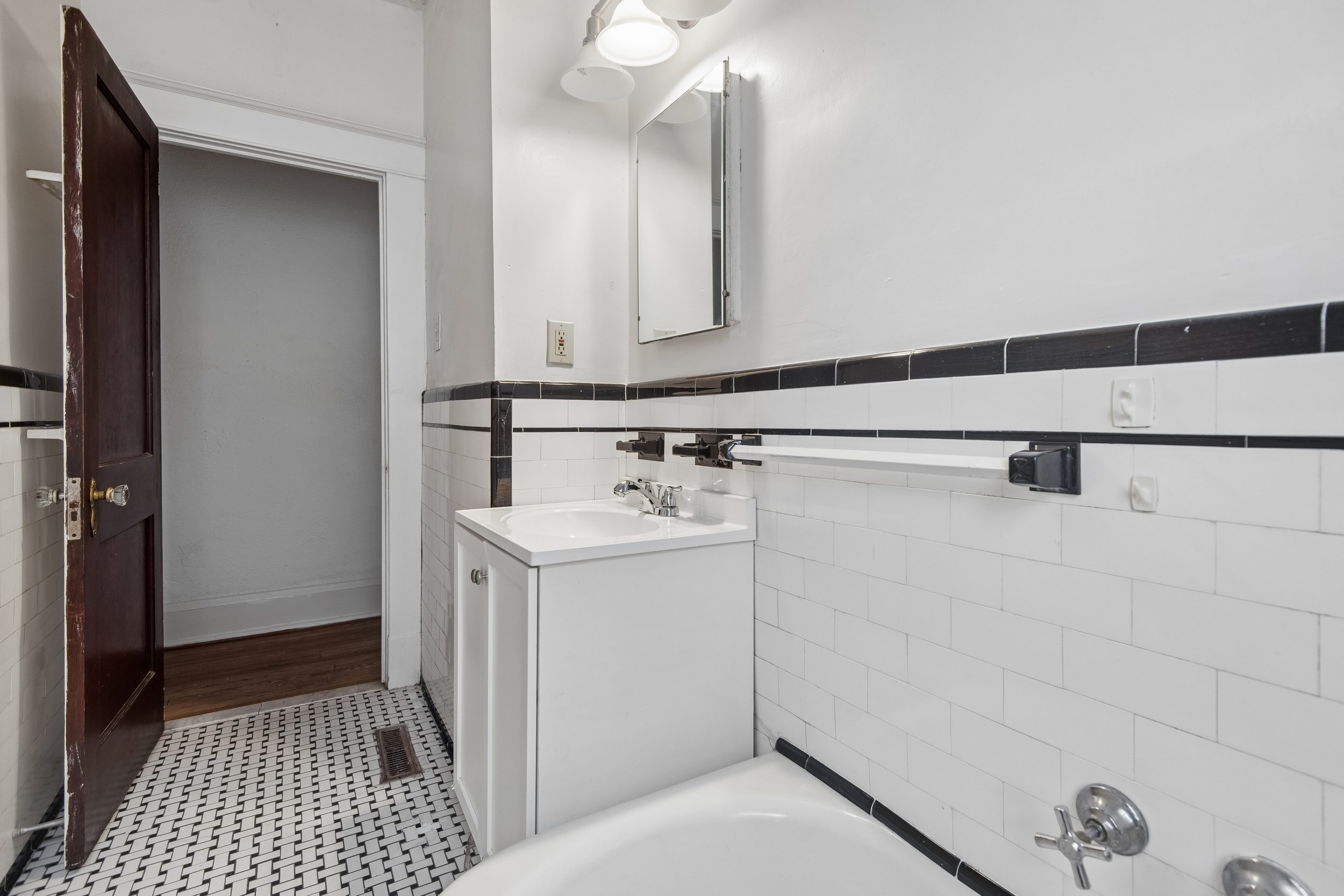 20-Bath.jpg
