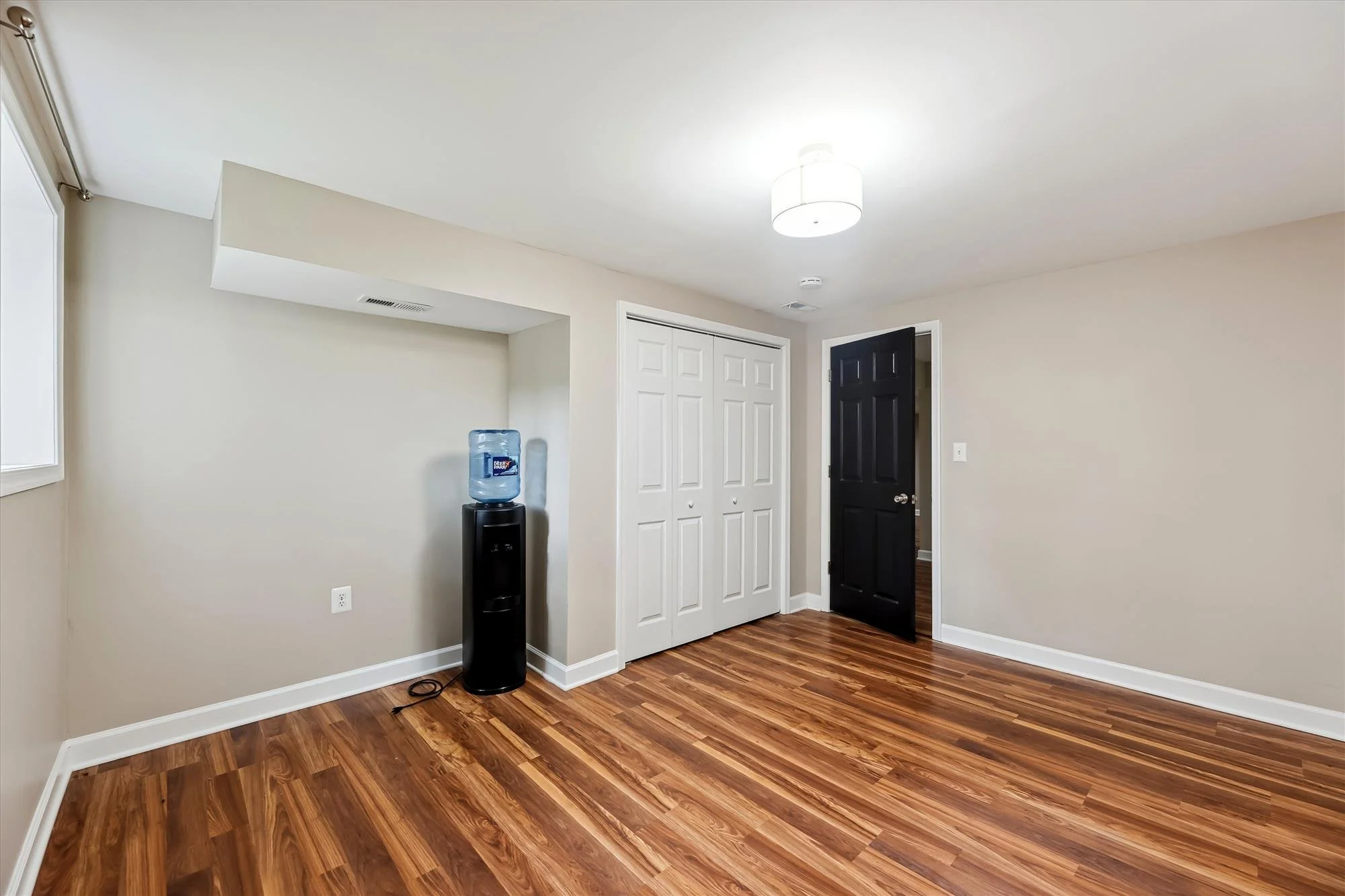 lower level-bedroom 4-a9584.jpg