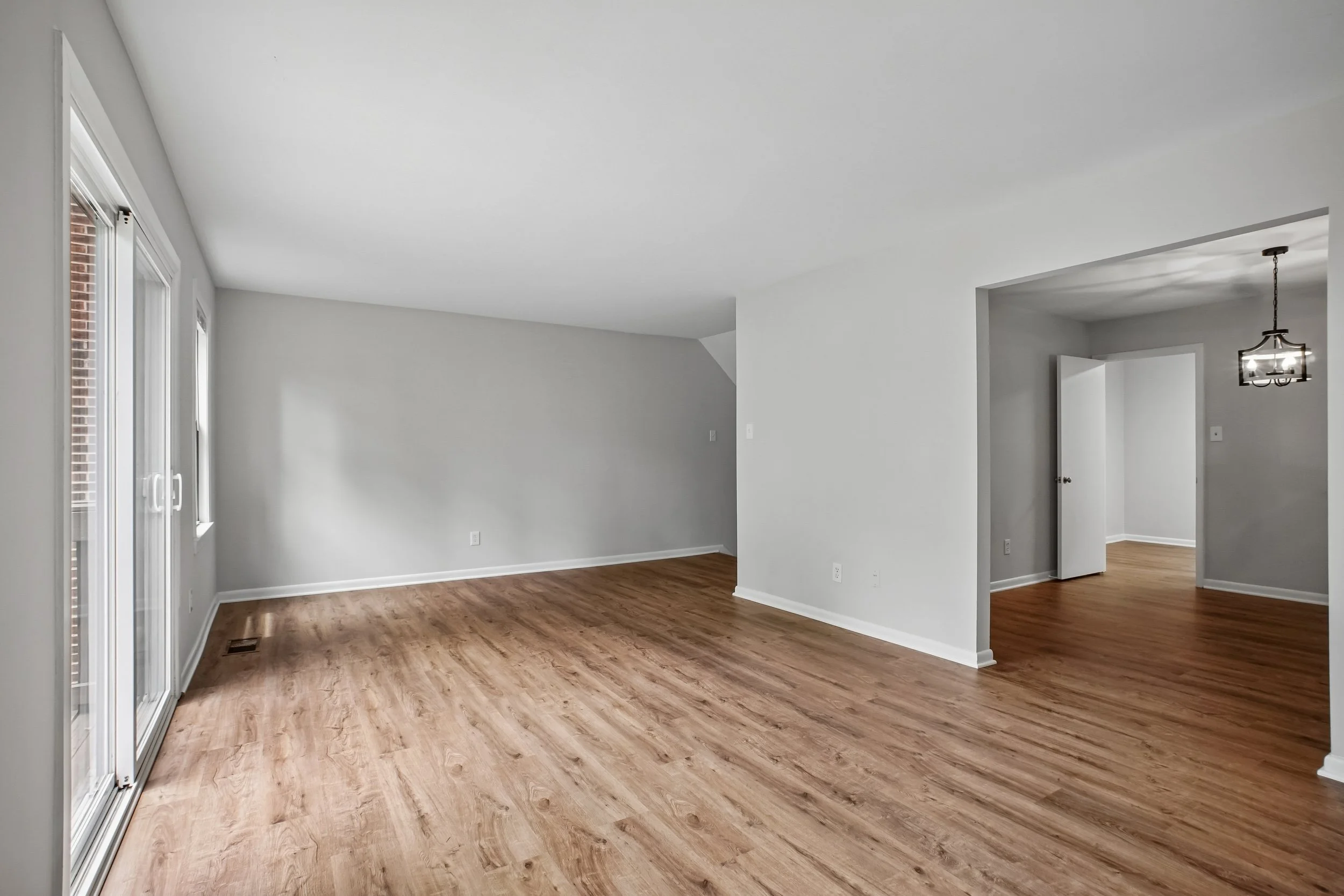 19-Living Room.jpg