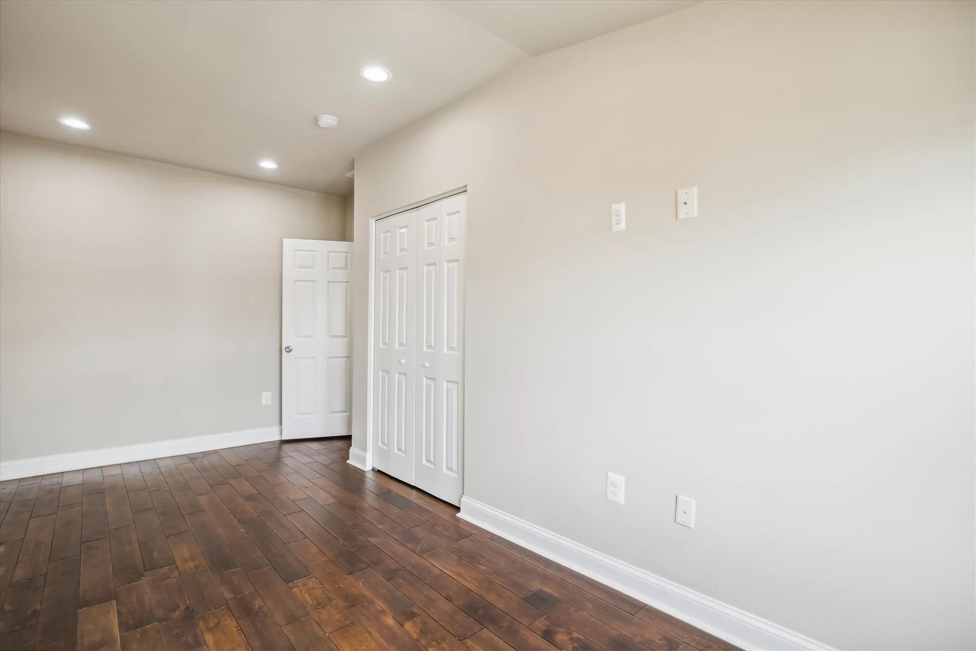 upper level-bedroom-_mg_7205.jpg